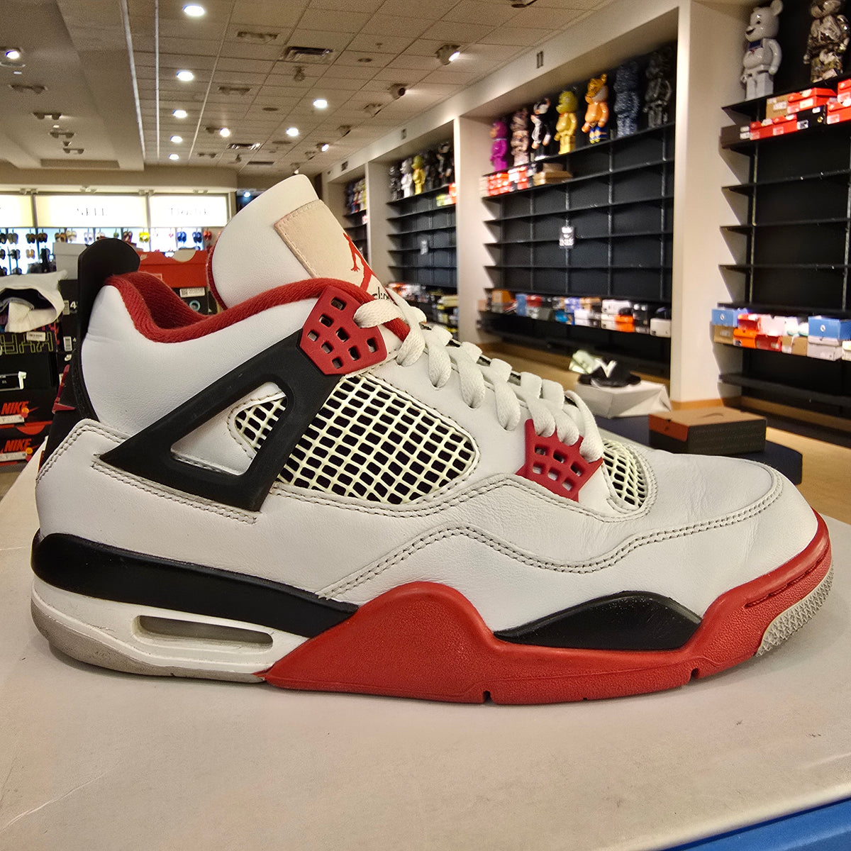 Jordan 4 Retro Fire Red SZ 9 USED NO BOX