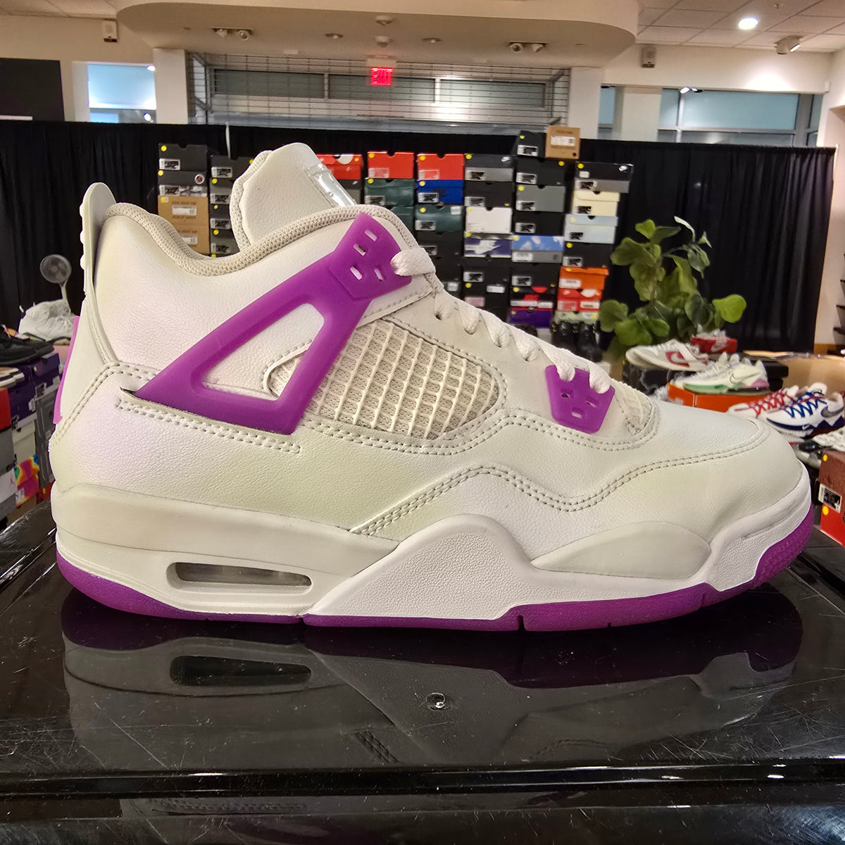 Jordan 4 Retro Hyper Violet (GS) SZ 7Y USED