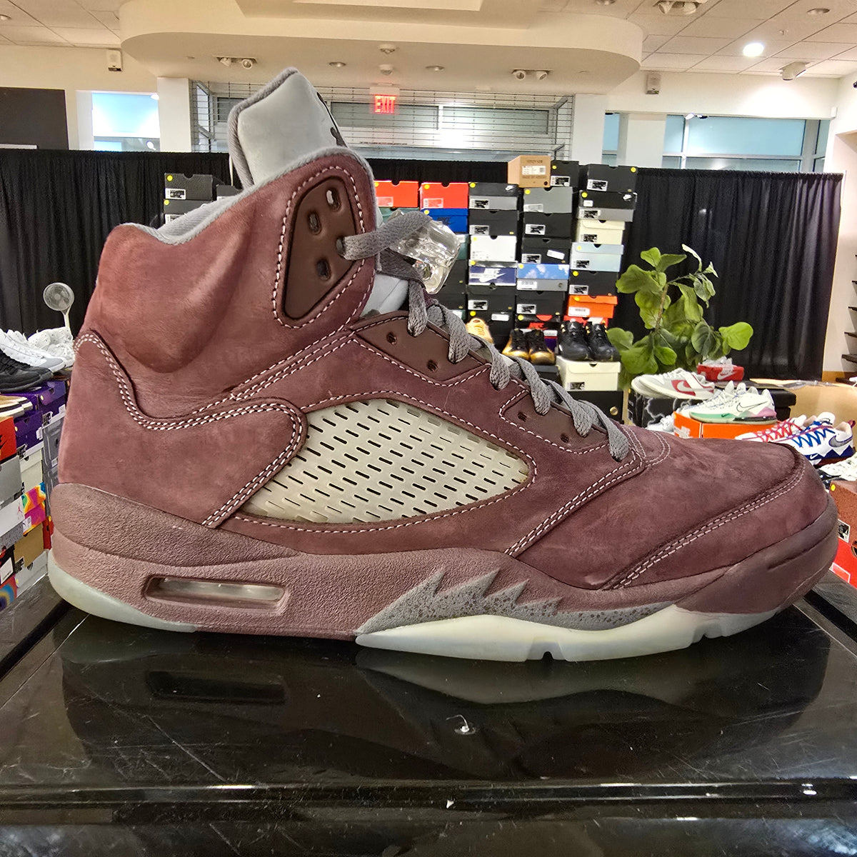Jordan 5 Retro Burgendy (2023) SZ 12 USED
