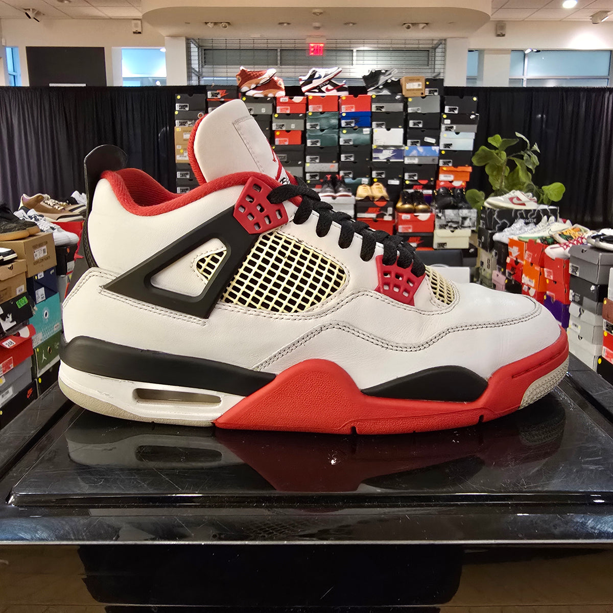 Jordan 4 Retro Fire Red SZ 9.5 USED REP BOX