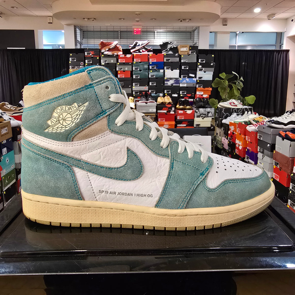 Jordan 1 Retro High Turbo Green SZ 10 USED