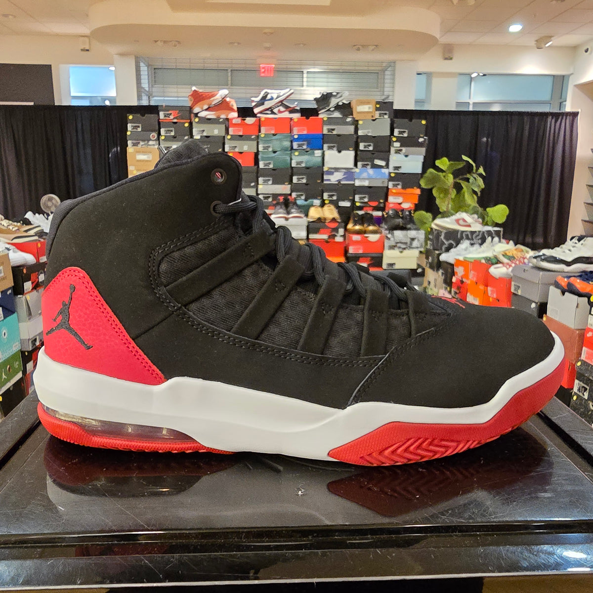 Jordan Max Aura Black Red SZ 9.5