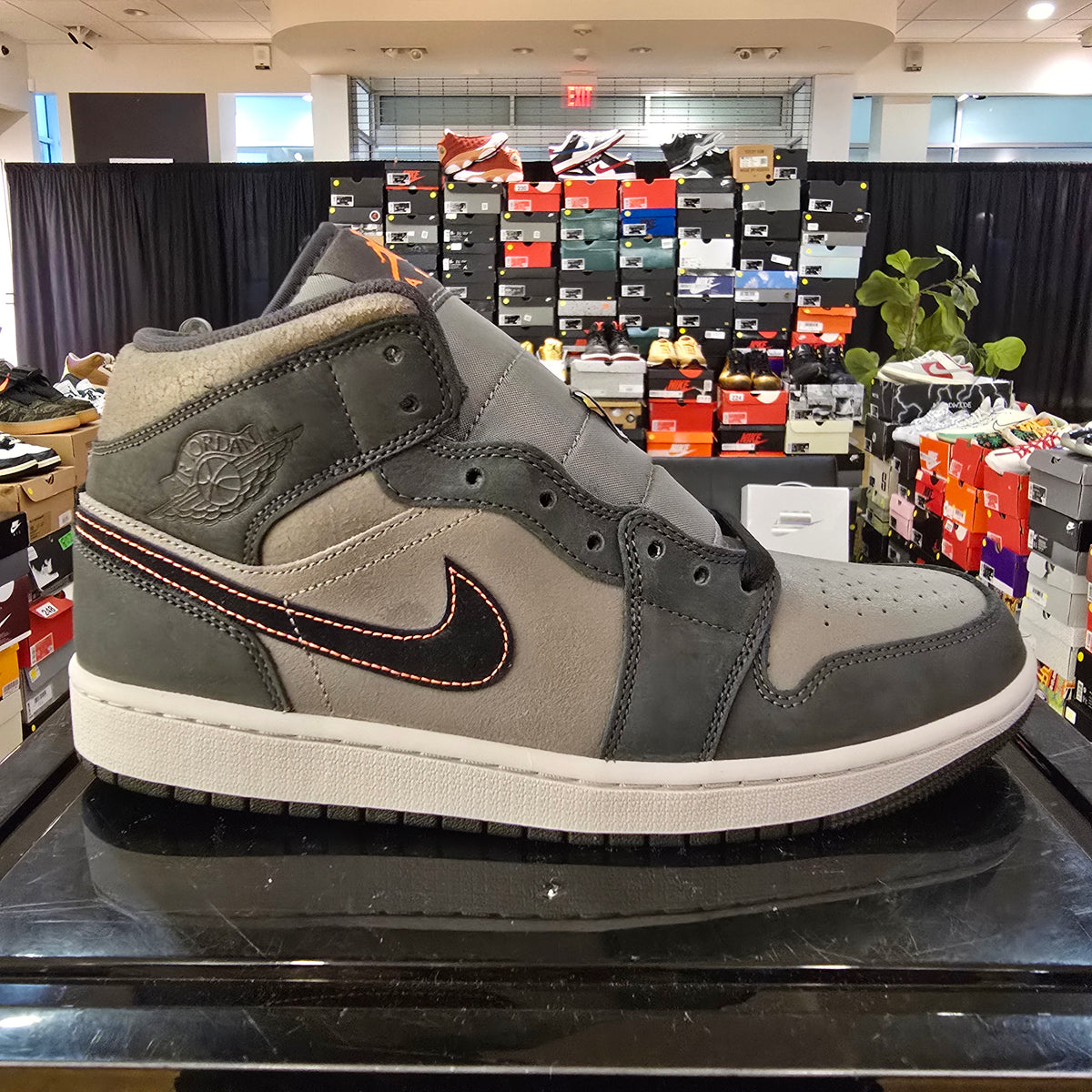 Jordan 1 Mid SE Night Stadium SZ 9.5