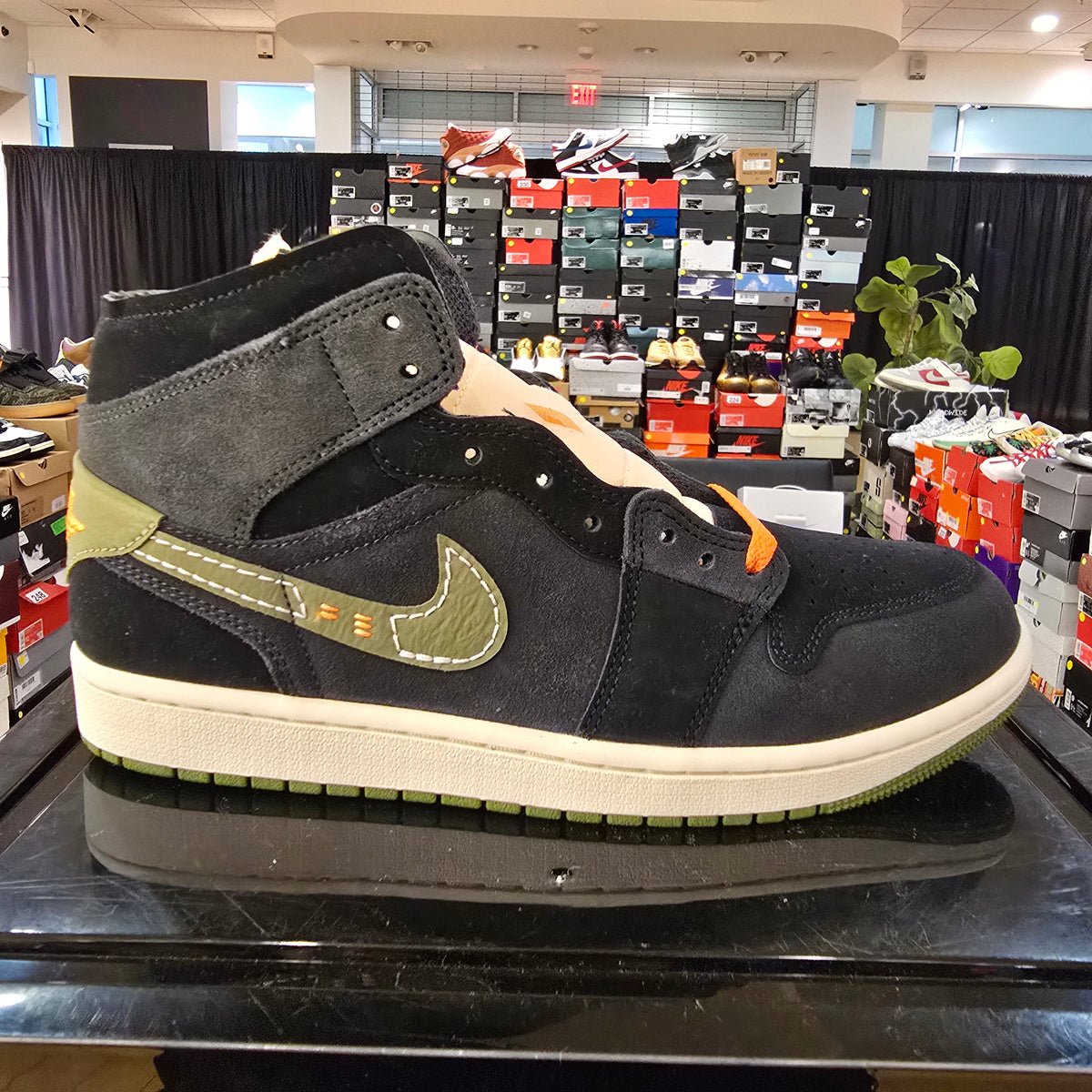 Jordan 1 Mid SE Craft Anthracite Light Olive SZ 9.5