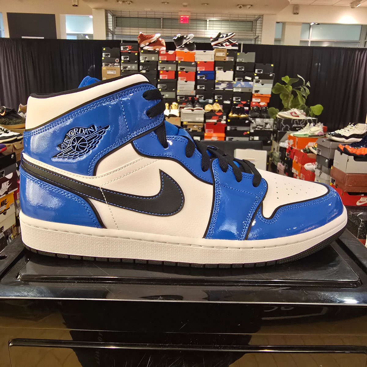 Jordan 1 Mid Signal Blue SZ 12
