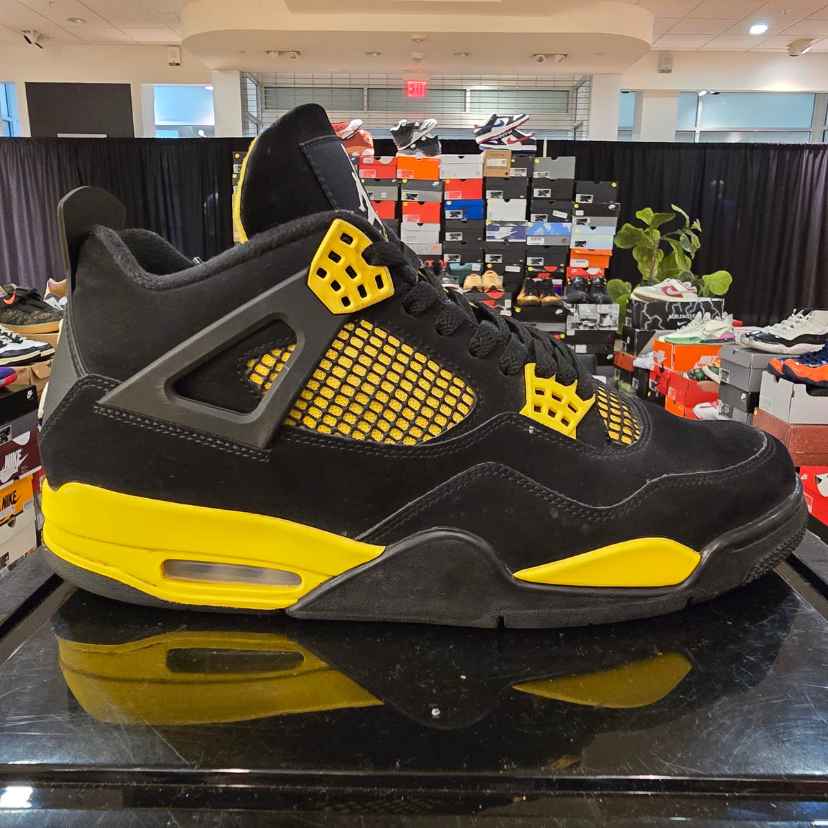 Jordan 4 Retro Thunder (2023) SZ 11 USED NO BOX