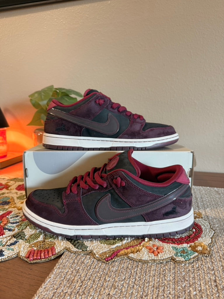 Nike SB Dunk Low Riot Skateshop Size 10.5 USED