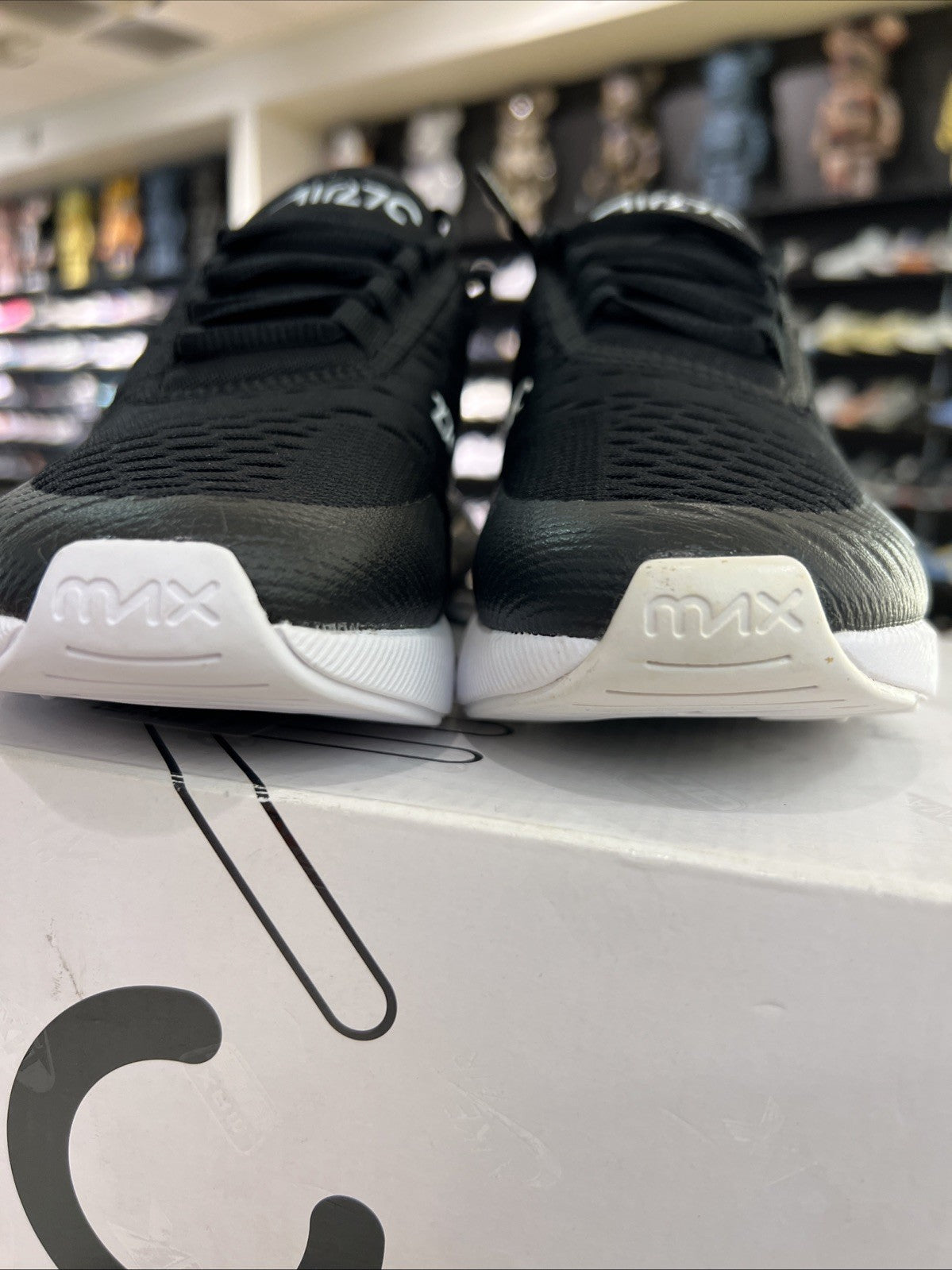 Nike Air Max 270 Black Anthracite Women’s Sz 6 DEFECT