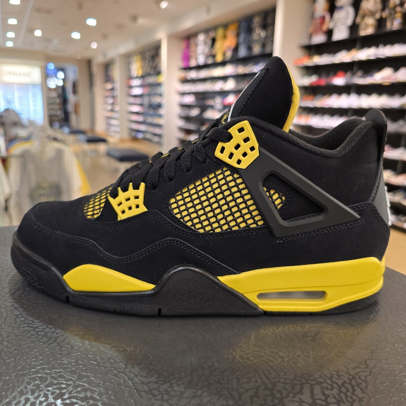 Size 10 - Jordan 4 Retro Thunder