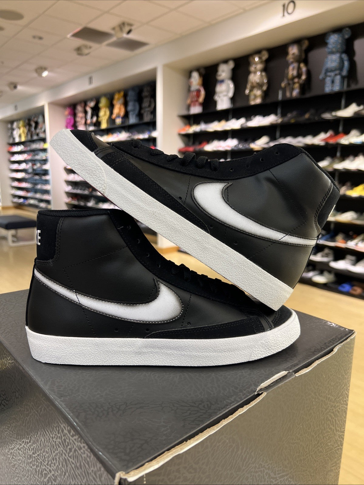 Blazer Mid '77 VNTG Black/White Sz 9.5 DEFECT / NO BOX