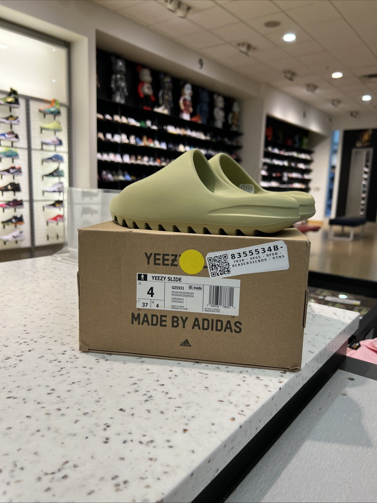 Yeezy Slide Resin GZ5551 Sz 4