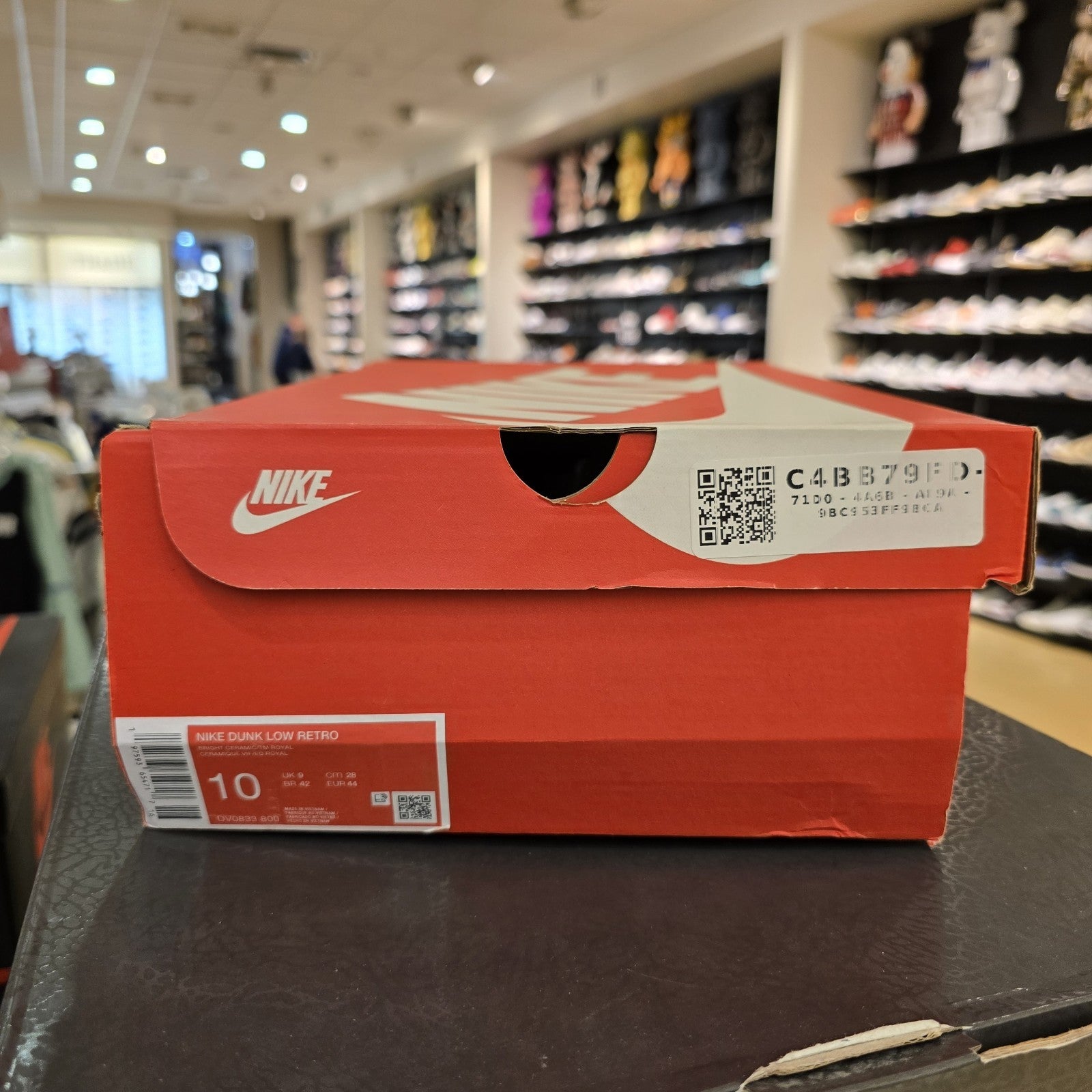 Size 10 - Nike Dunk Low Knicks DV0833-800