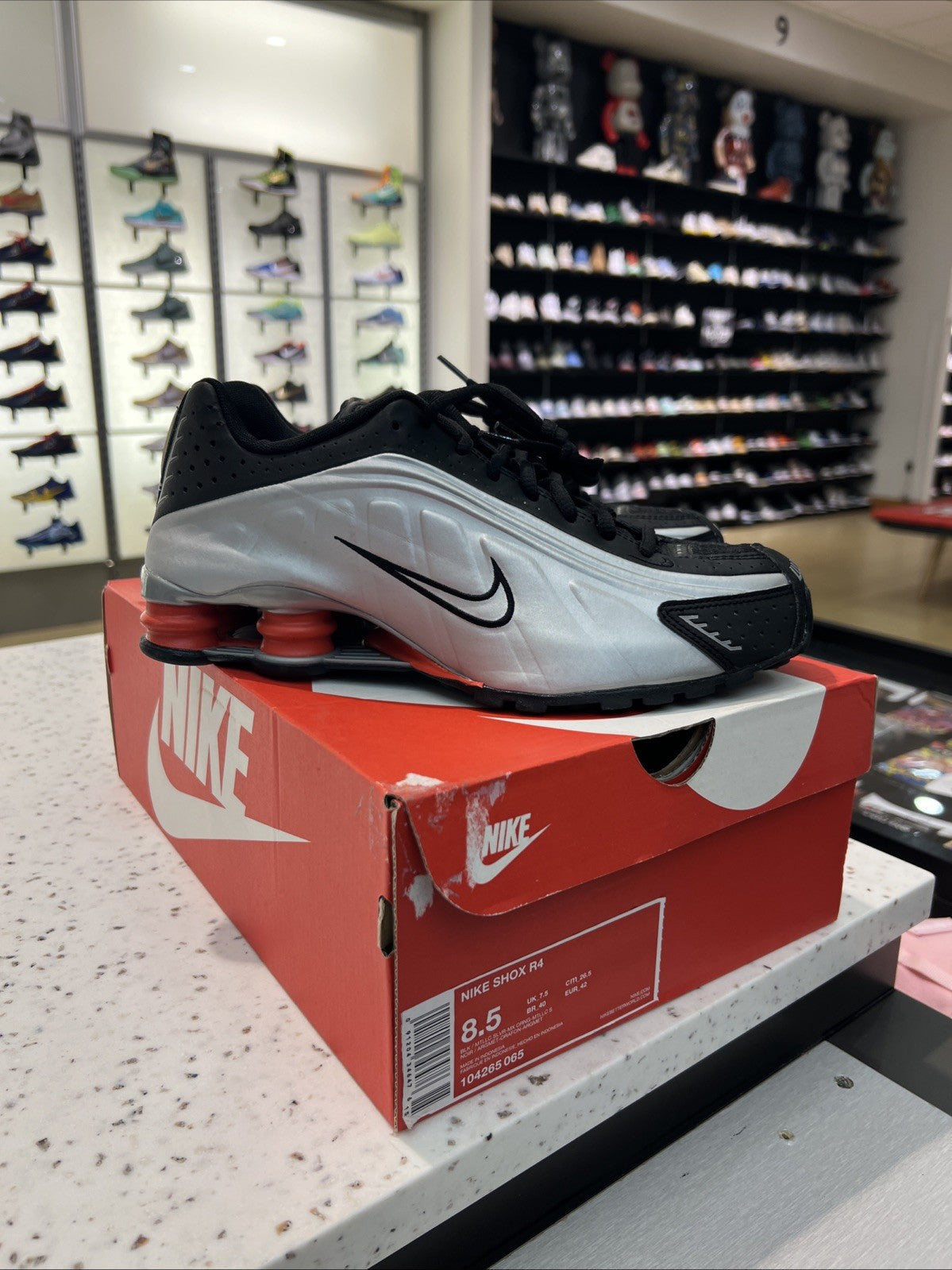 Nike Shox R4 Athletic Shoes Black Silver Orange Sz 8.5