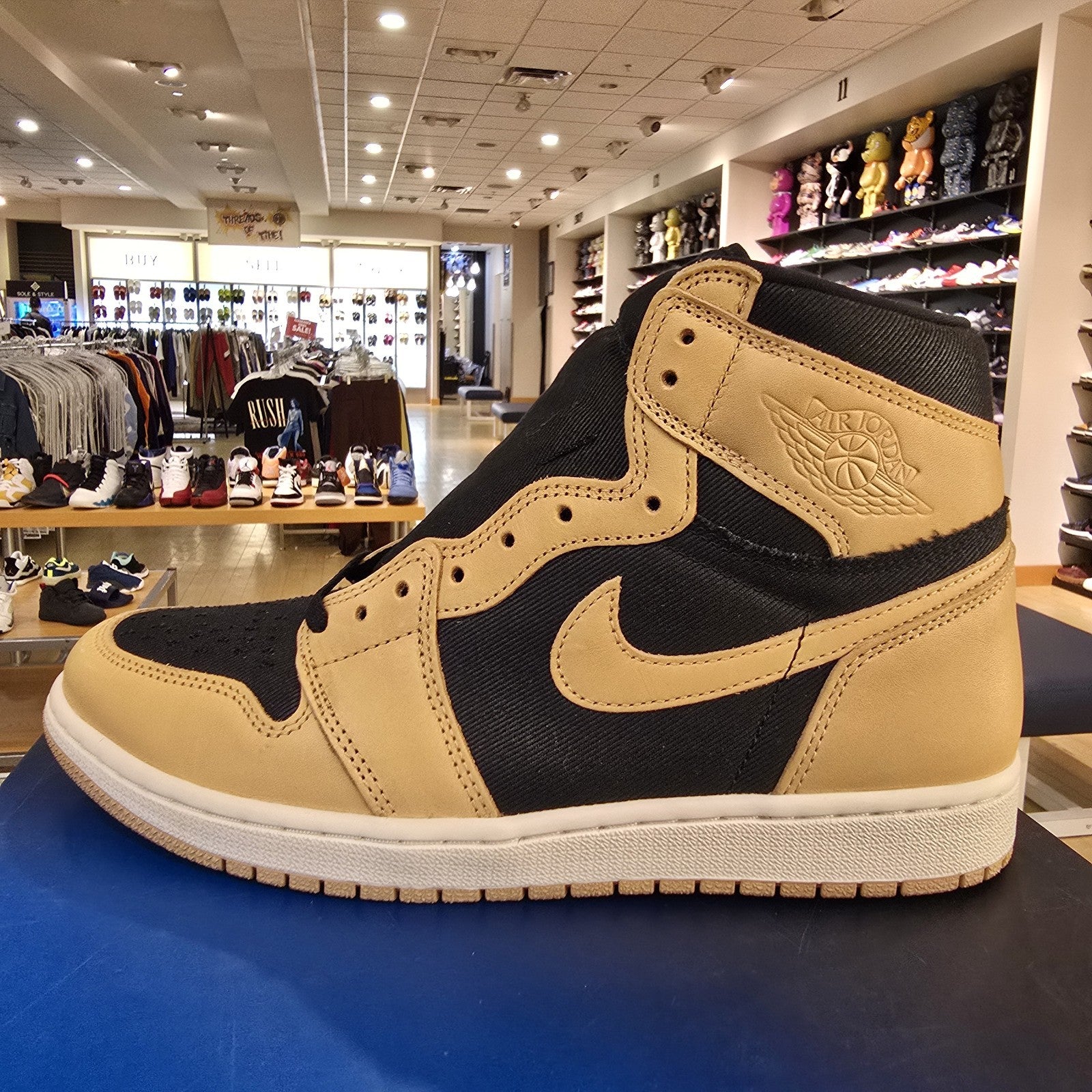 Size 10 - Jordan 1 Retro High OG Heirloom 2022