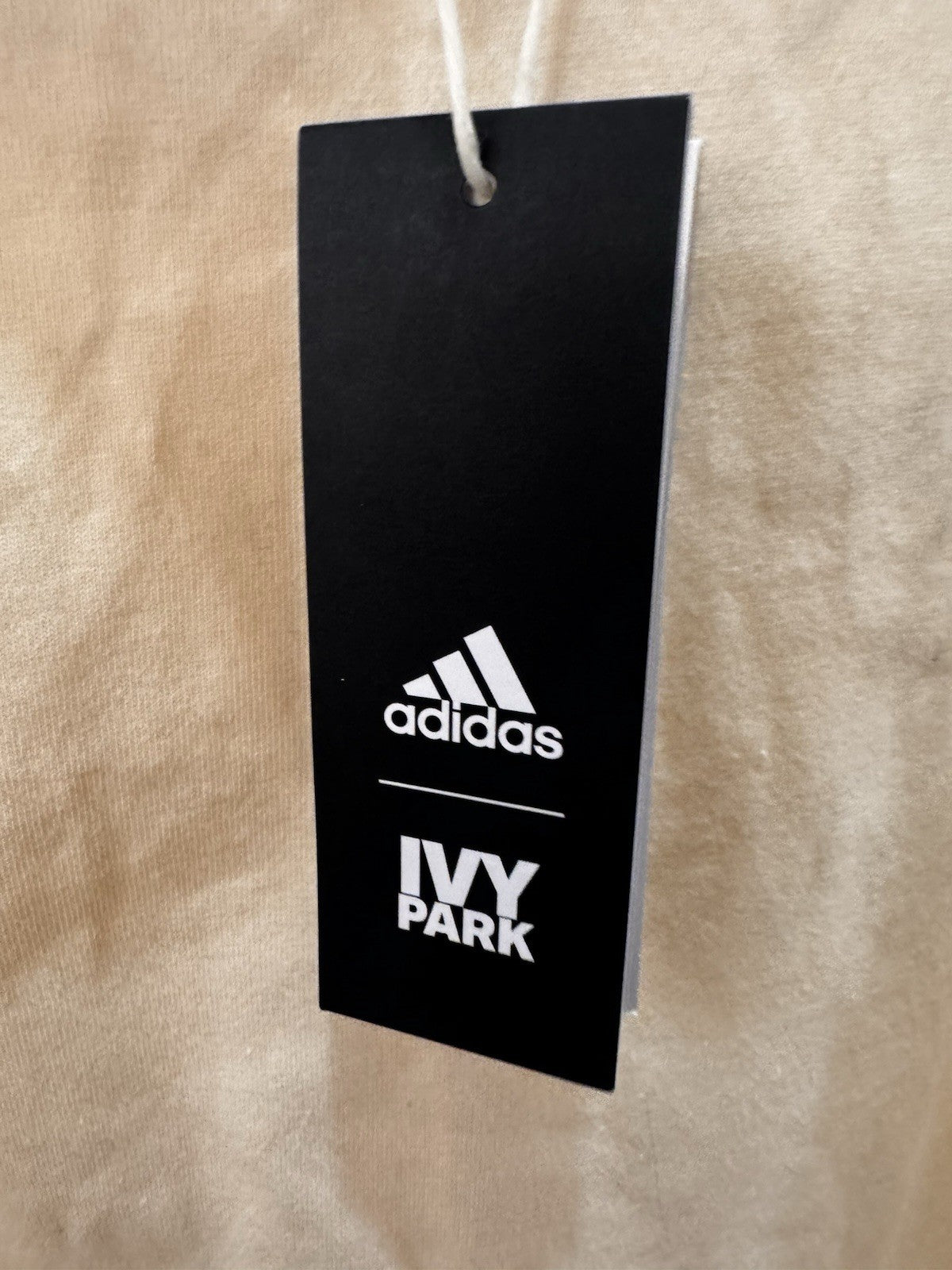 Adidas x Ivy Park oversized Tee SMALL STAIN Size M