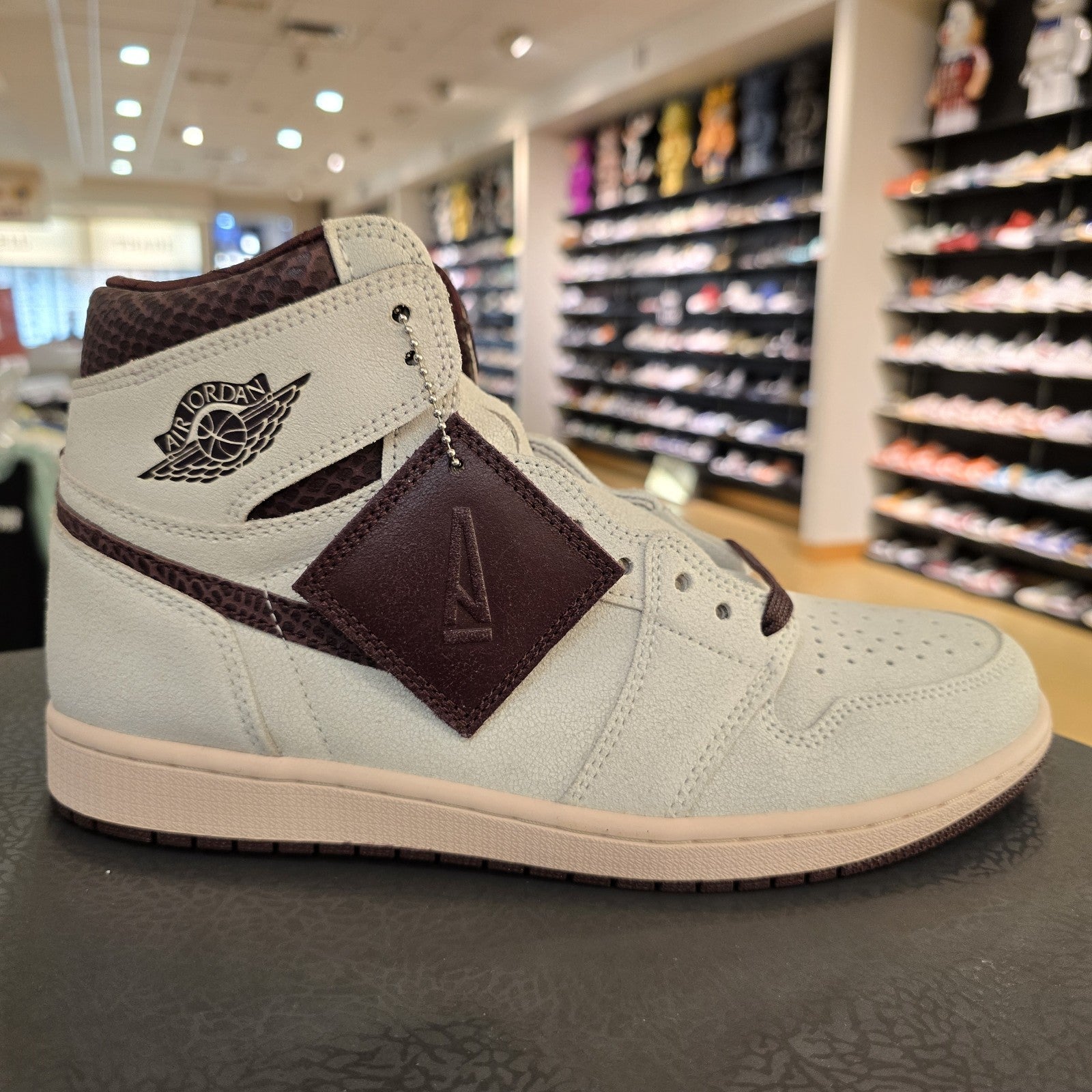 Size 11 - Jordan 1 OG x A Ma Maniere High Airness