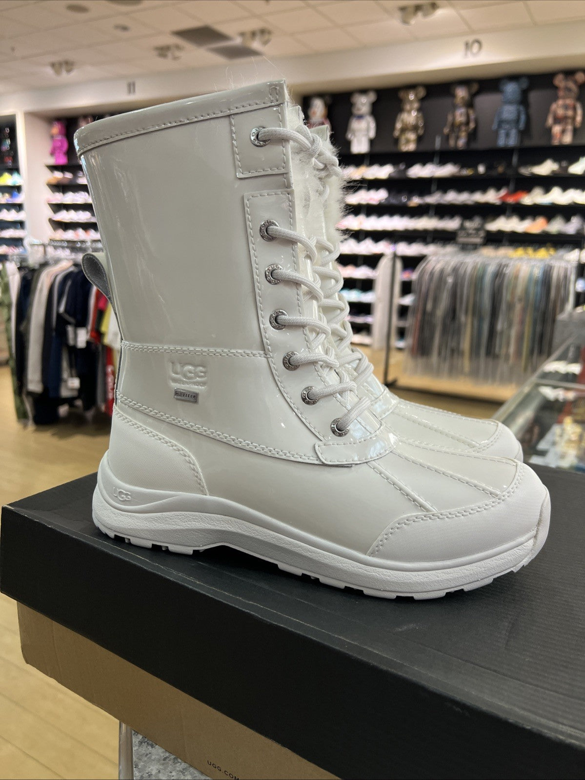UGG ADIRONDACK III PATENT Boot Womens Sz 8.5