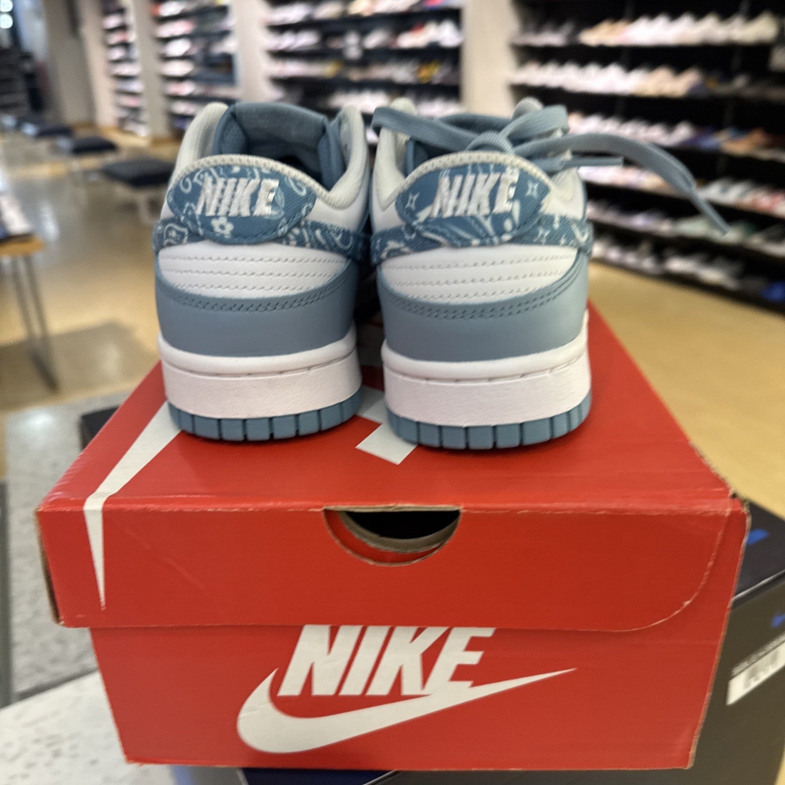 Size 8 - Nike Dunk Low Blue Paisley W YELLOWING LEFT SHOE