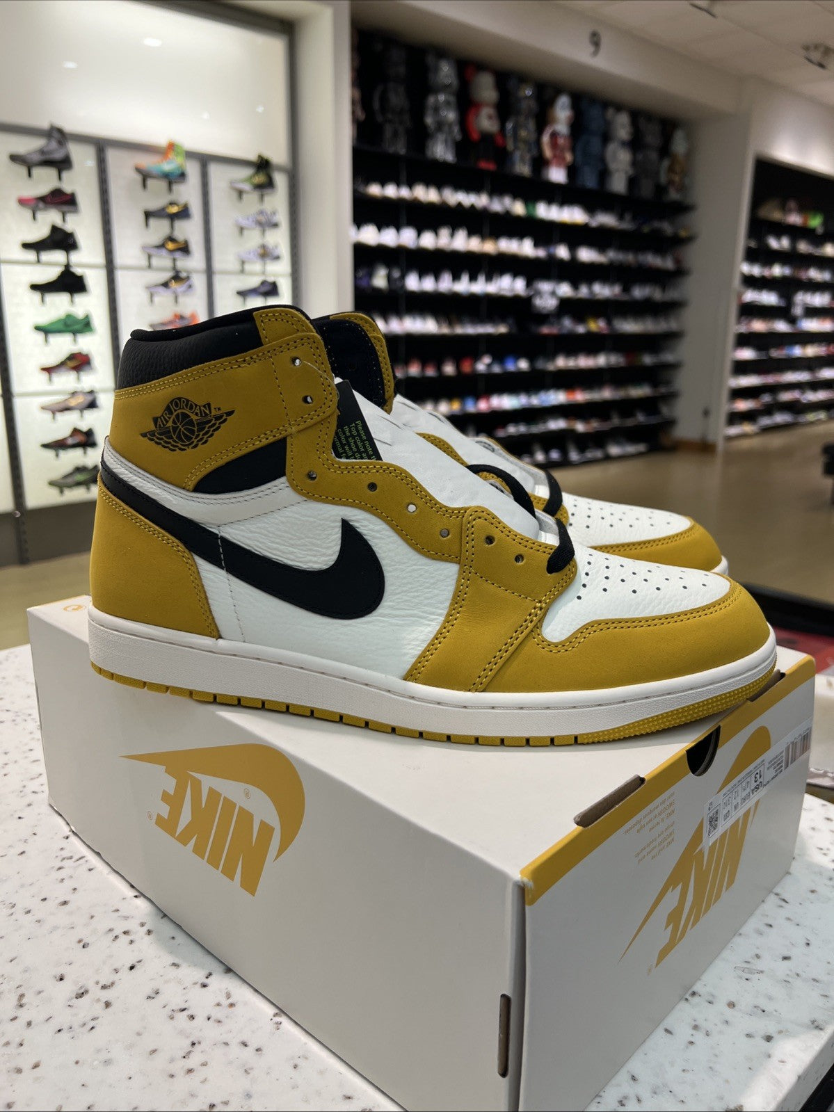 Nike Air Jordan 1 Retro High Yellow Ochre/Black/Sail Sz 13 MISSING LID
