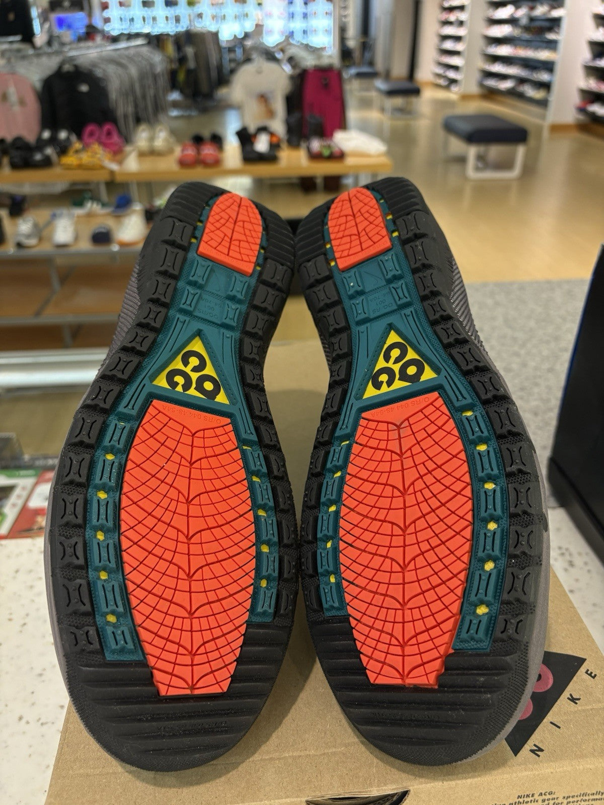 Nike ACG Ruckel Ridge Black Habanero Red Size 10
