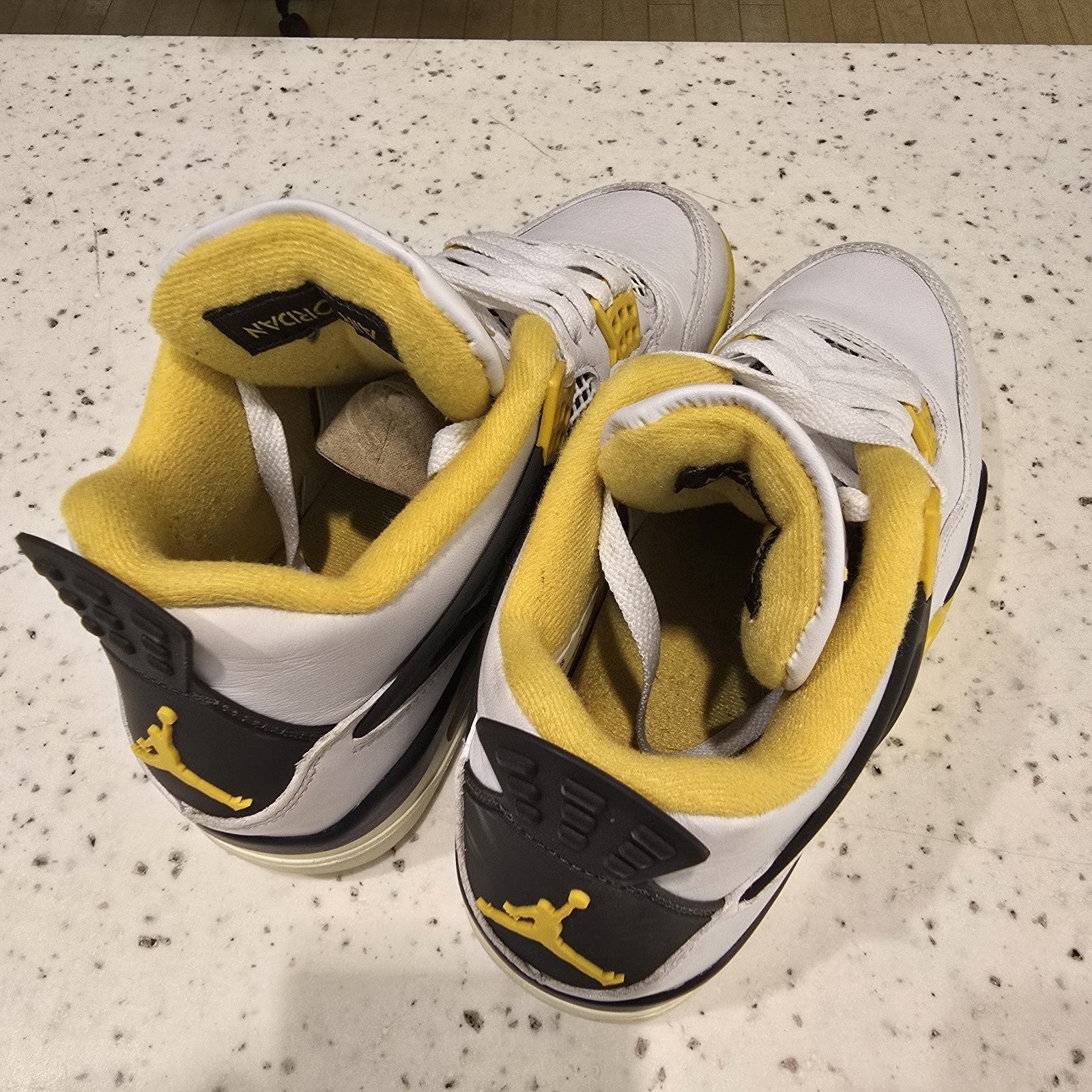 Size 8 - Women's Air Jordan 4 Retro Vivid Sulfur AQ9129-101