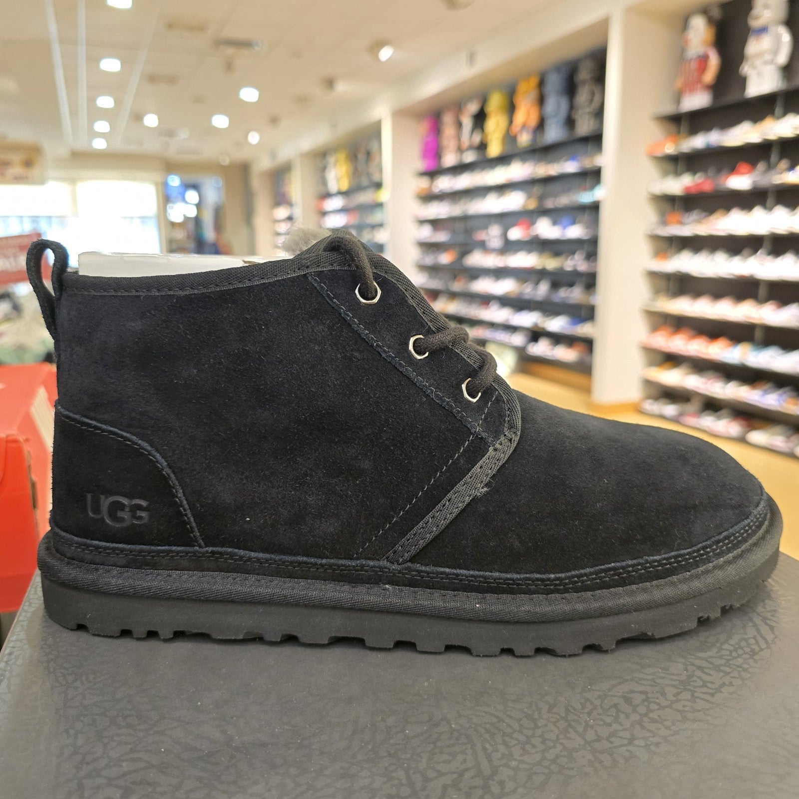 Size 11 - UGG Neumel Boot Black