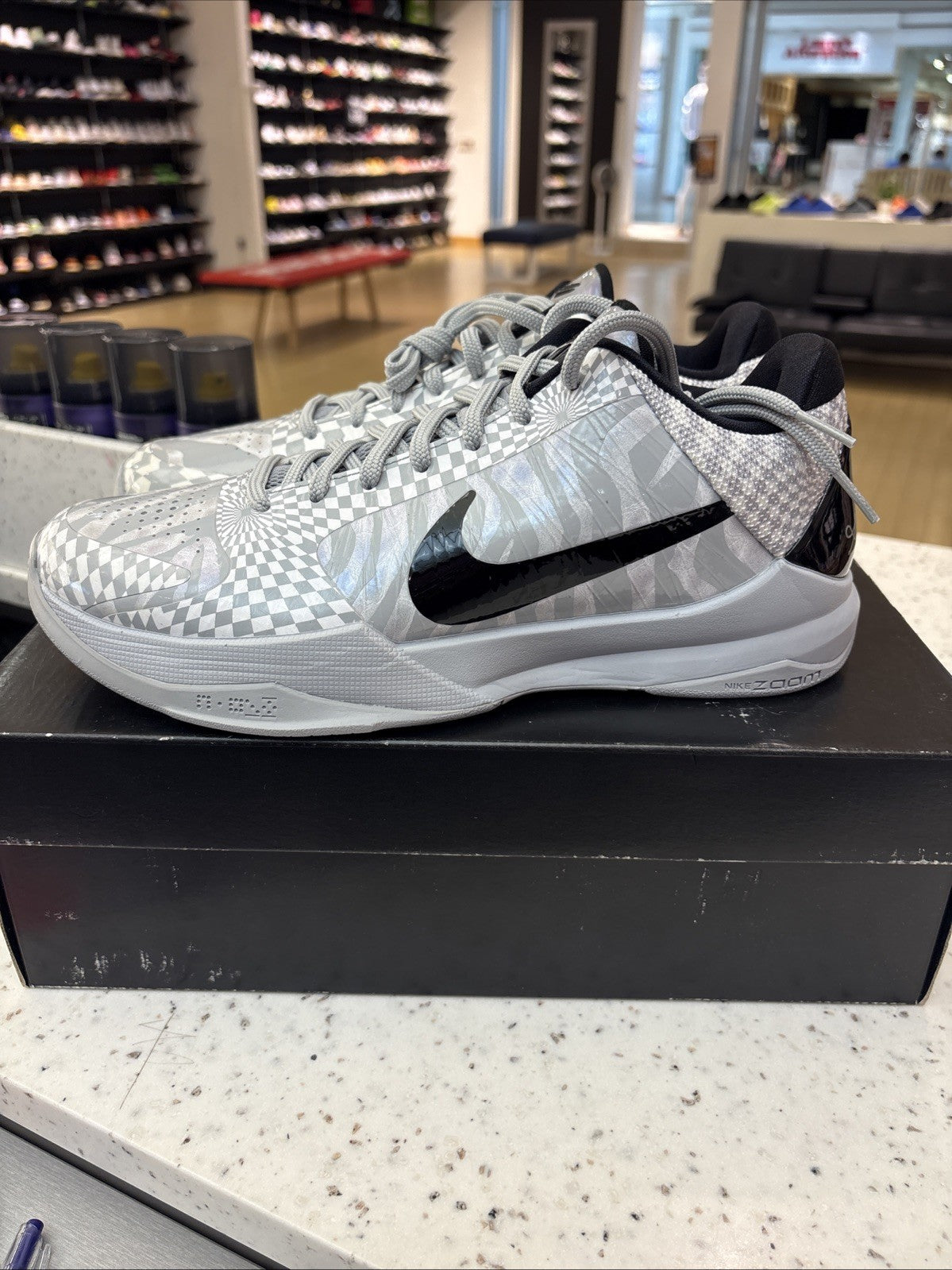 Nike Kobe 5 Protro Zebra PE Size 9