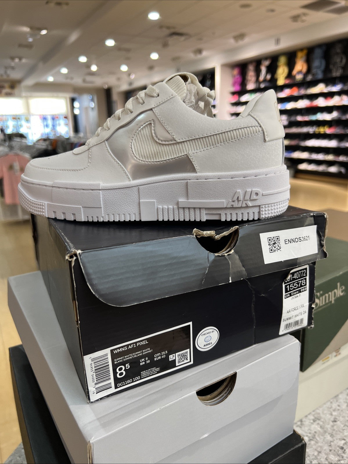 Nike Air Force 1 Pixel White Gold Chain Womens Sz 8.5 DEFECT