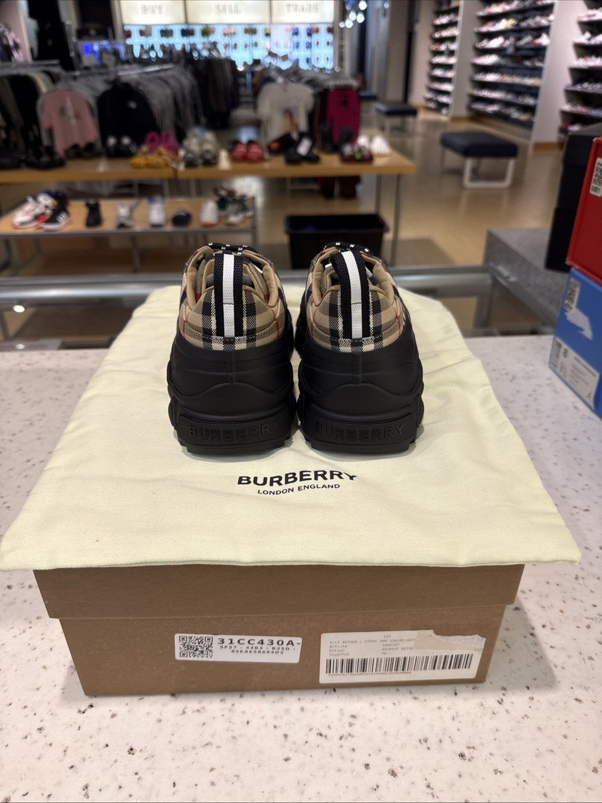 burberry shoes Woman Size 5.5