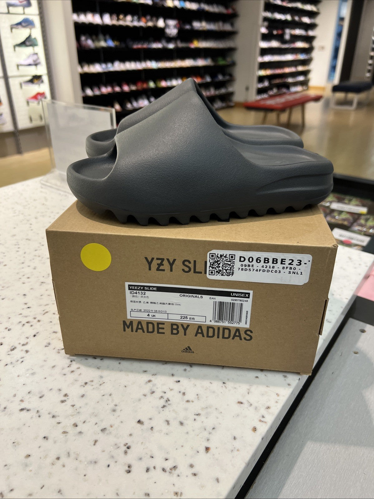 Adidas Yeezy Slide Granite (ID4132) Sz 4