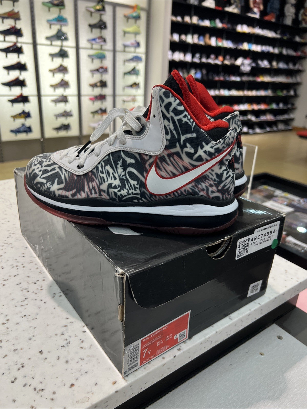 NIKE LEBRON VIII BG BLACK/WHITE-SPORT RED SZ 7Y
