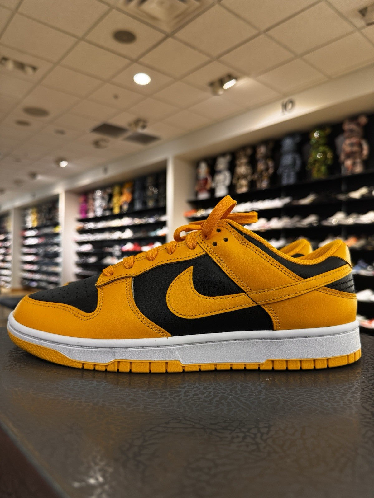 Nike Dunk Low Championship Goldenrod Size 9.5