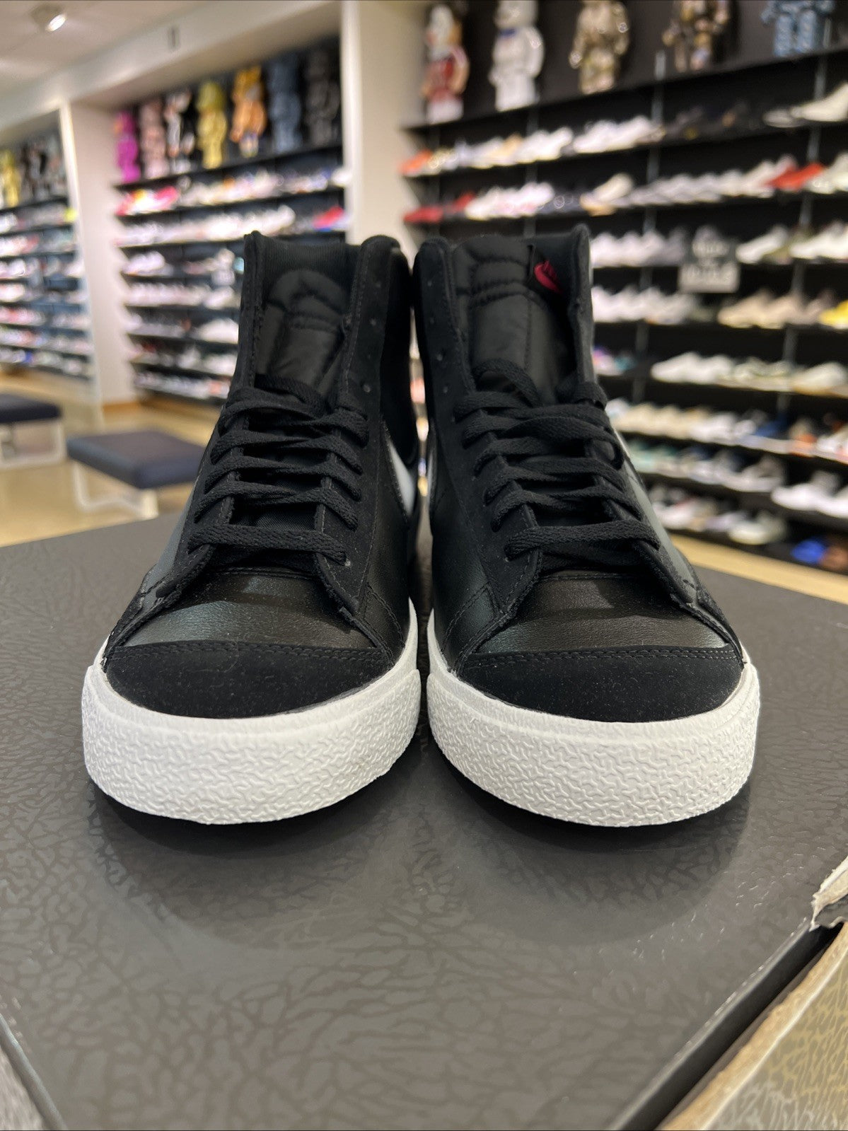 Blazer Mid '77 VNTG Black/White Sz 9.5 DEFECT / NO BOX