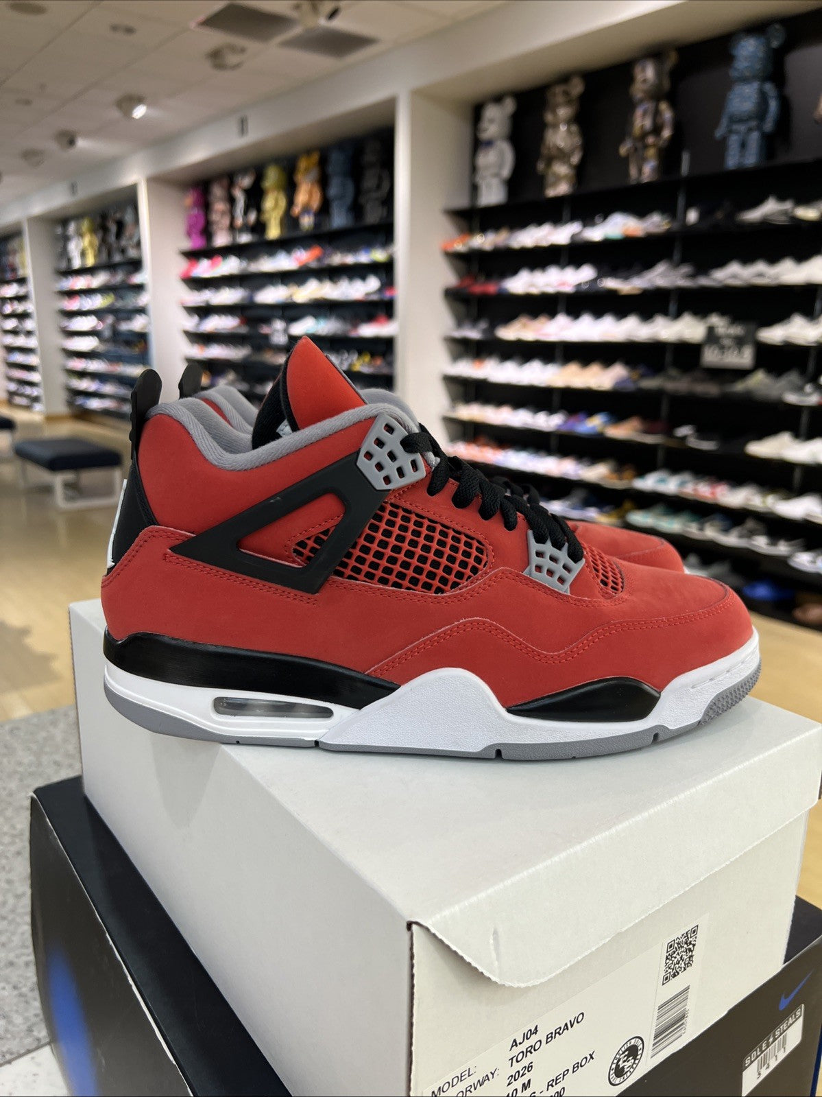 Air Jordan 4 Retro Toro Bravo Fire Red Sz 10 USED REP BOX