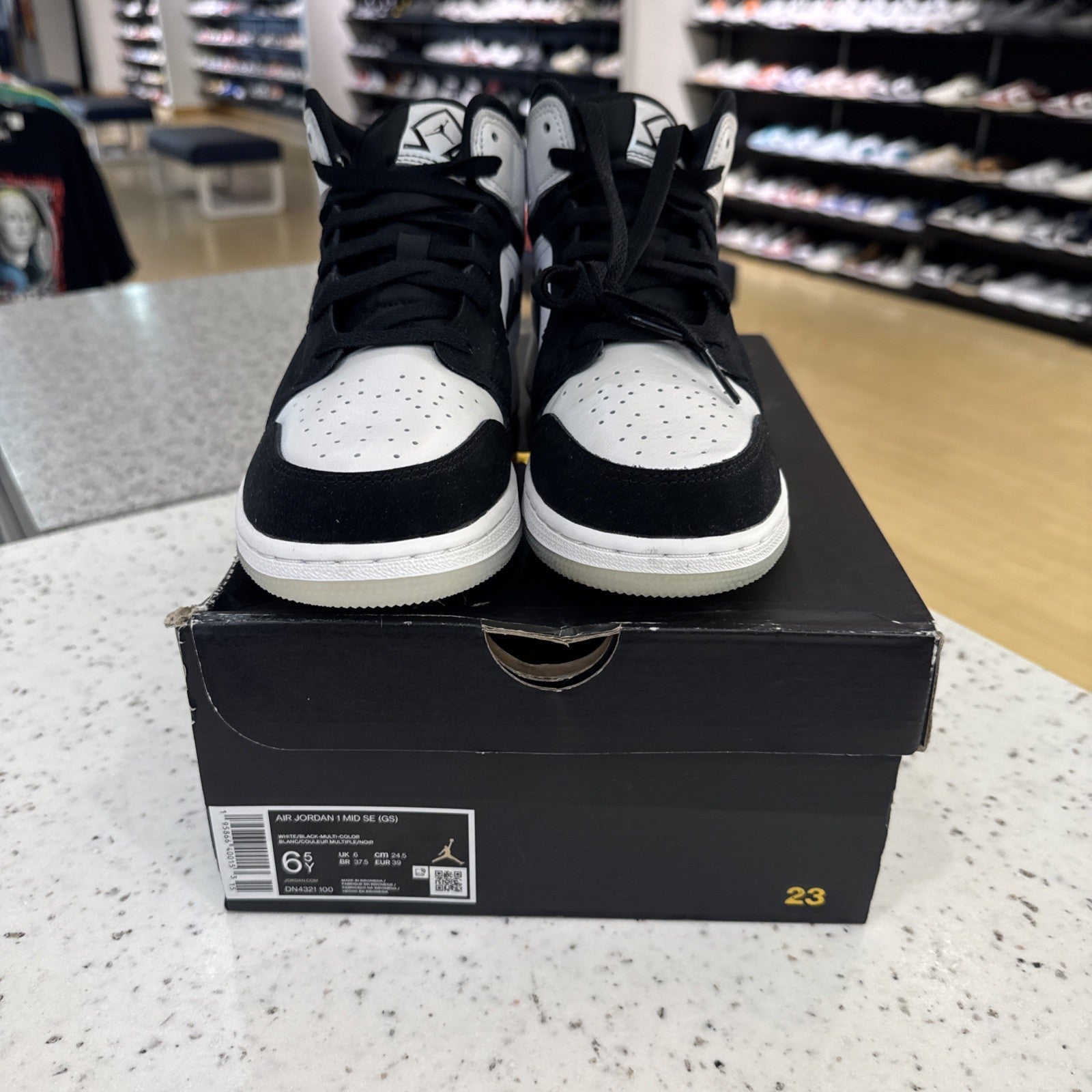 Jordan 1 Mid Diamond Shorts (GS) Size 6.5Y