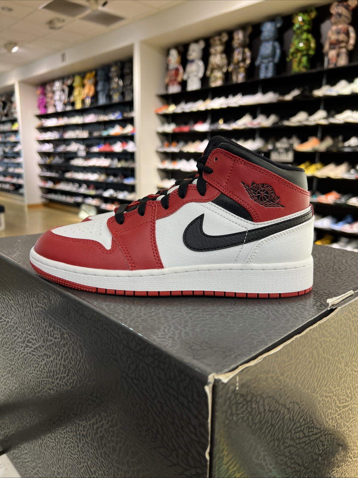Nike Air Jordan 1 Mid GS Chicago Sz 5.5Y