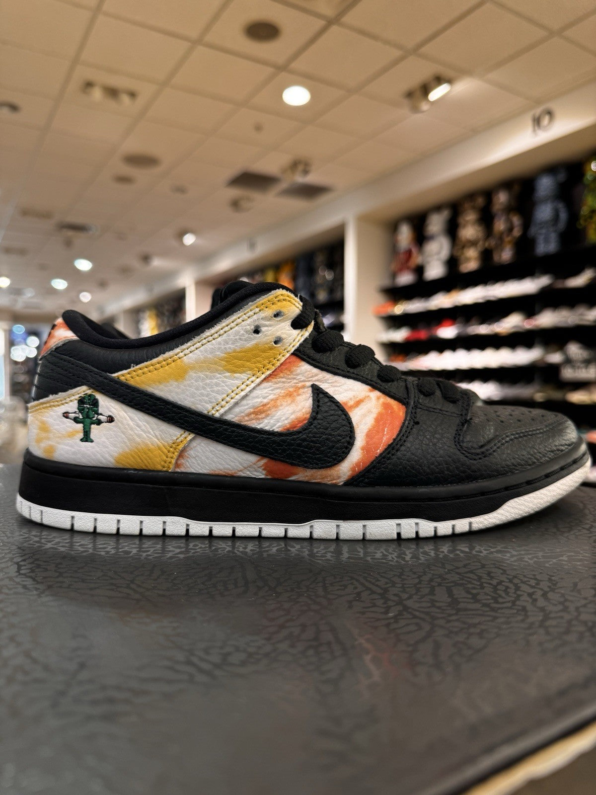 Nike Dunk SB Low Tie-Dye Raygun - Black Size 8 USED