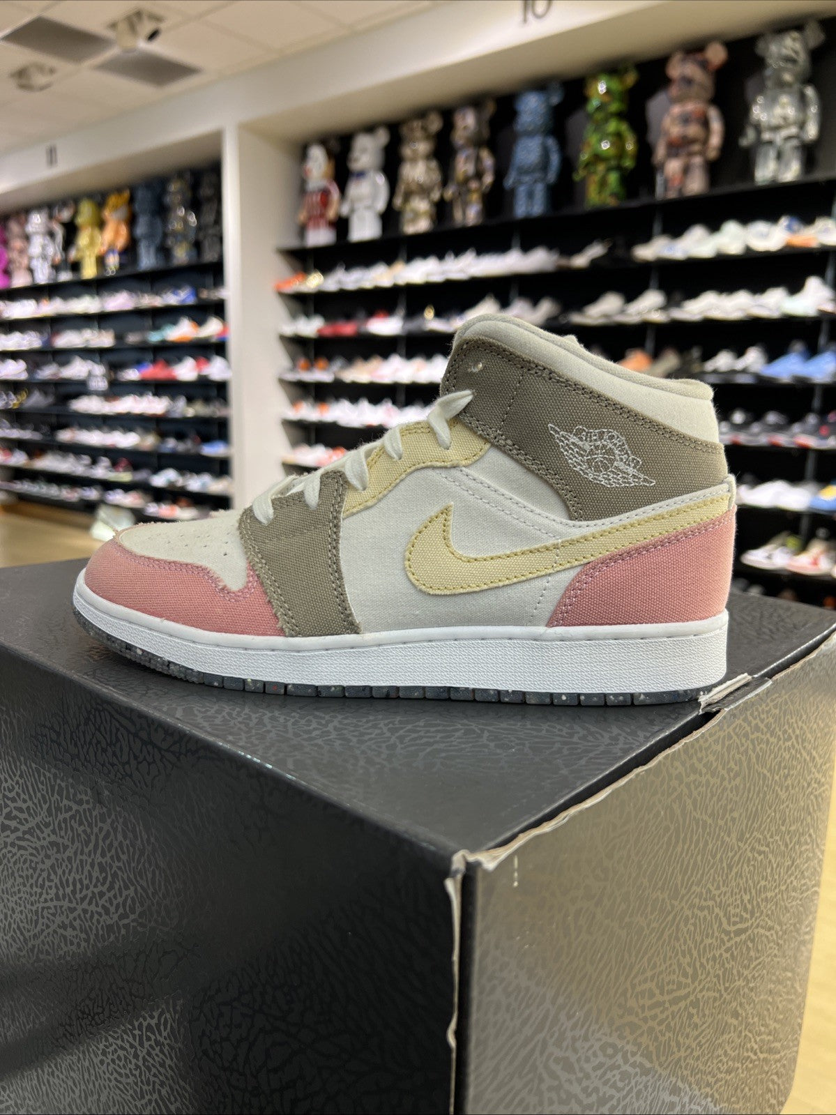 Nike Air Jordan 1 Mid SE White/Vivid Green GS Sz 6.5Y DEFECT Yellowing