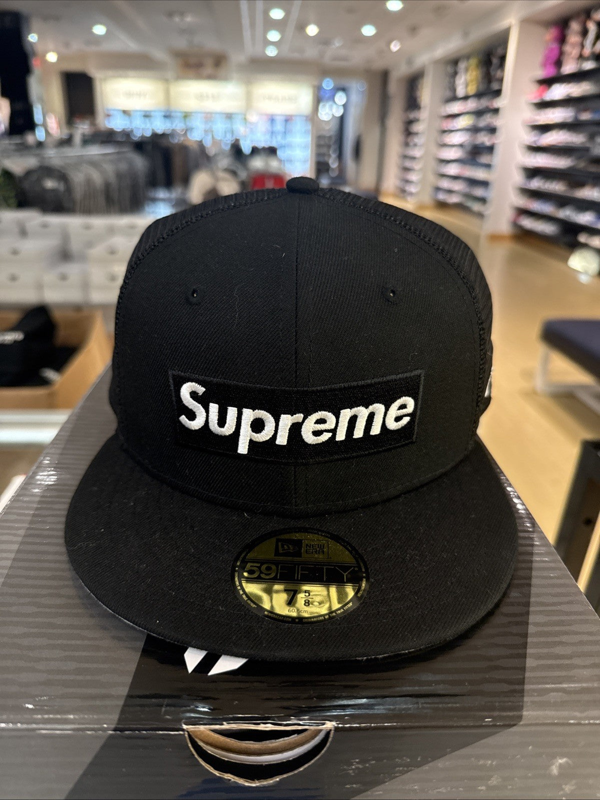supreme Box Logo black mesh back New Era
