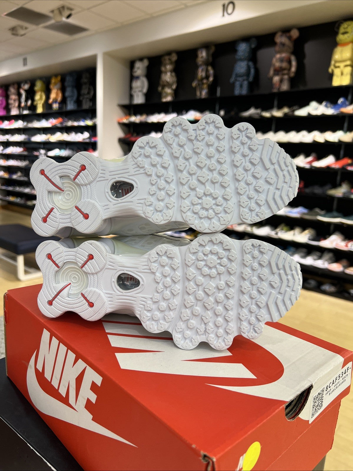 Nike Shox TL White/ Metallic Silver Women’s Sz 8 DEFECT YELLOWING