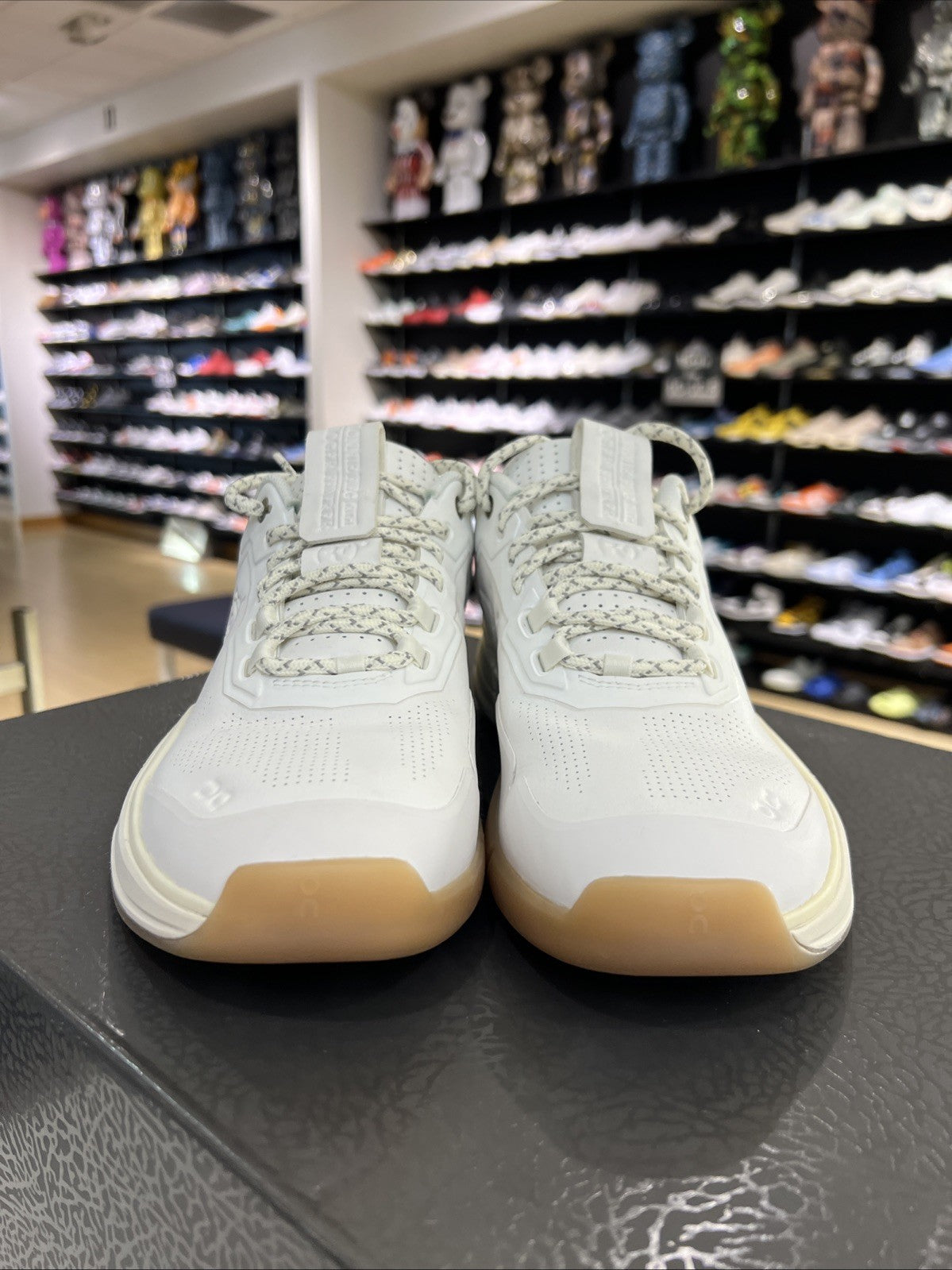 Roger RF2 Kith Sz 9.5 Ronnie Fieg Autograph Only