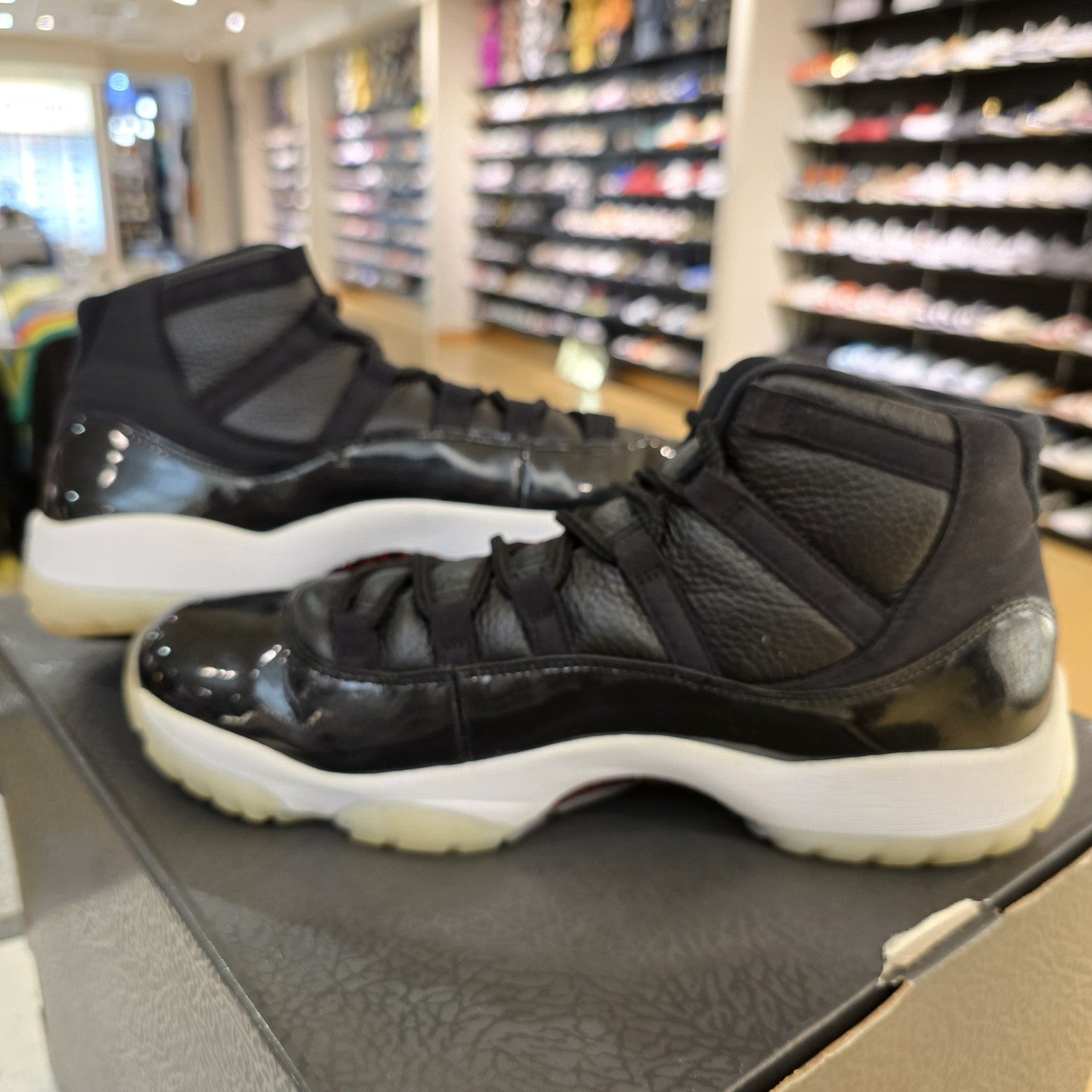 Size 11 - Jordan 11 Retro 72-10