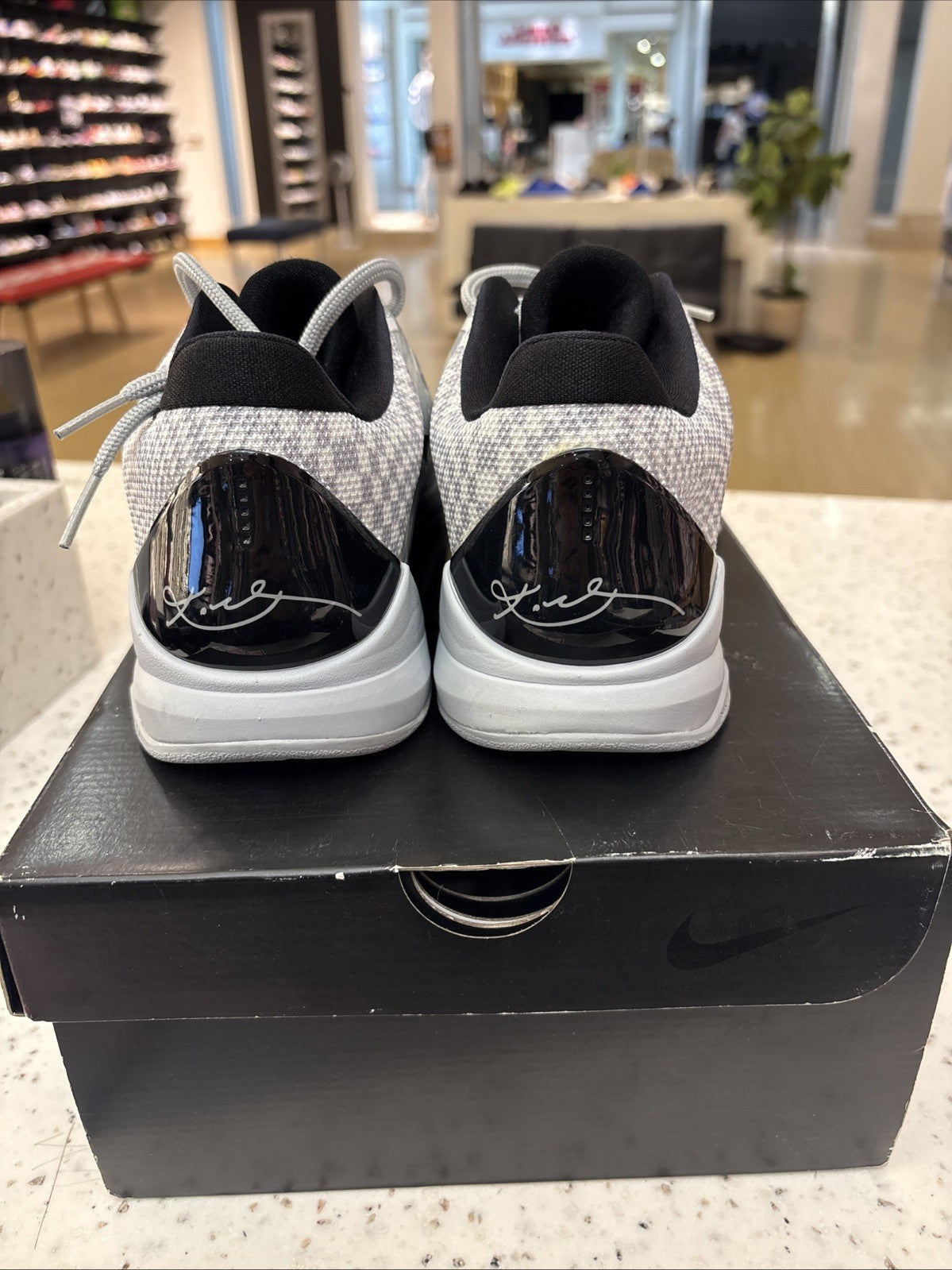 Nike Kobe 5 Protro Zebra PE Size 9