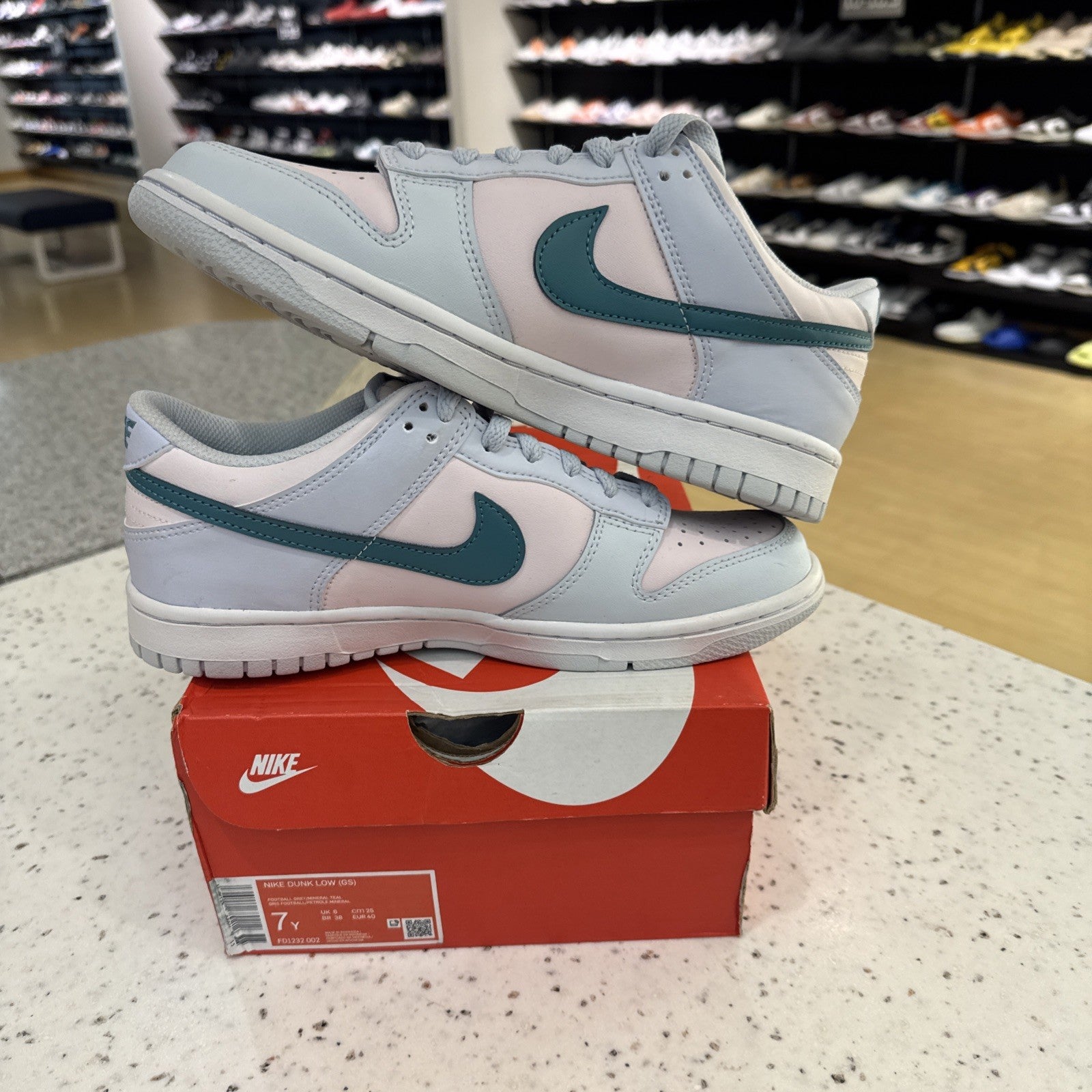 Nike Dunk Low Mineral Teal (GS) Size 7Y