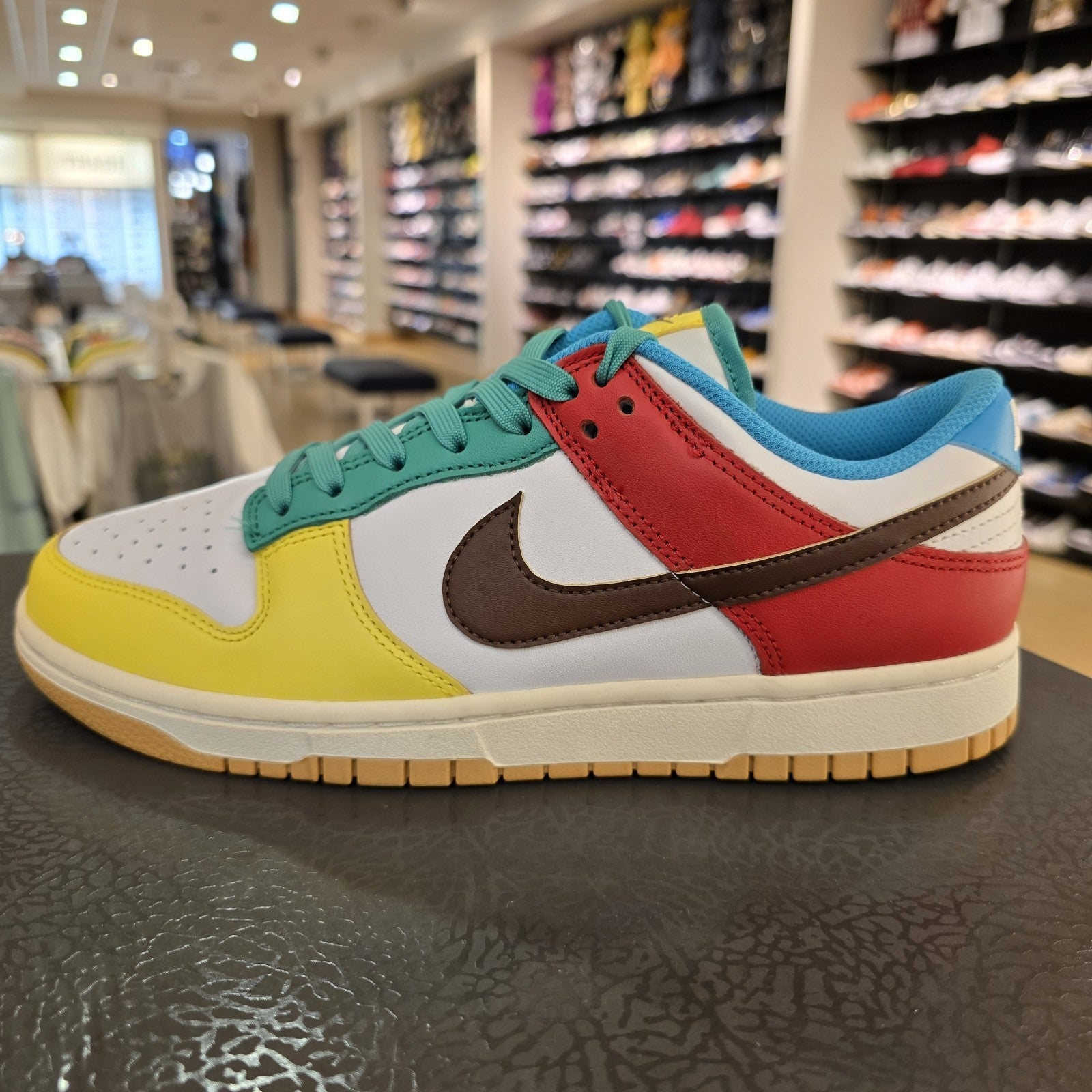 Size 9 - Nike Dunk SE Low Free.99 - White USED