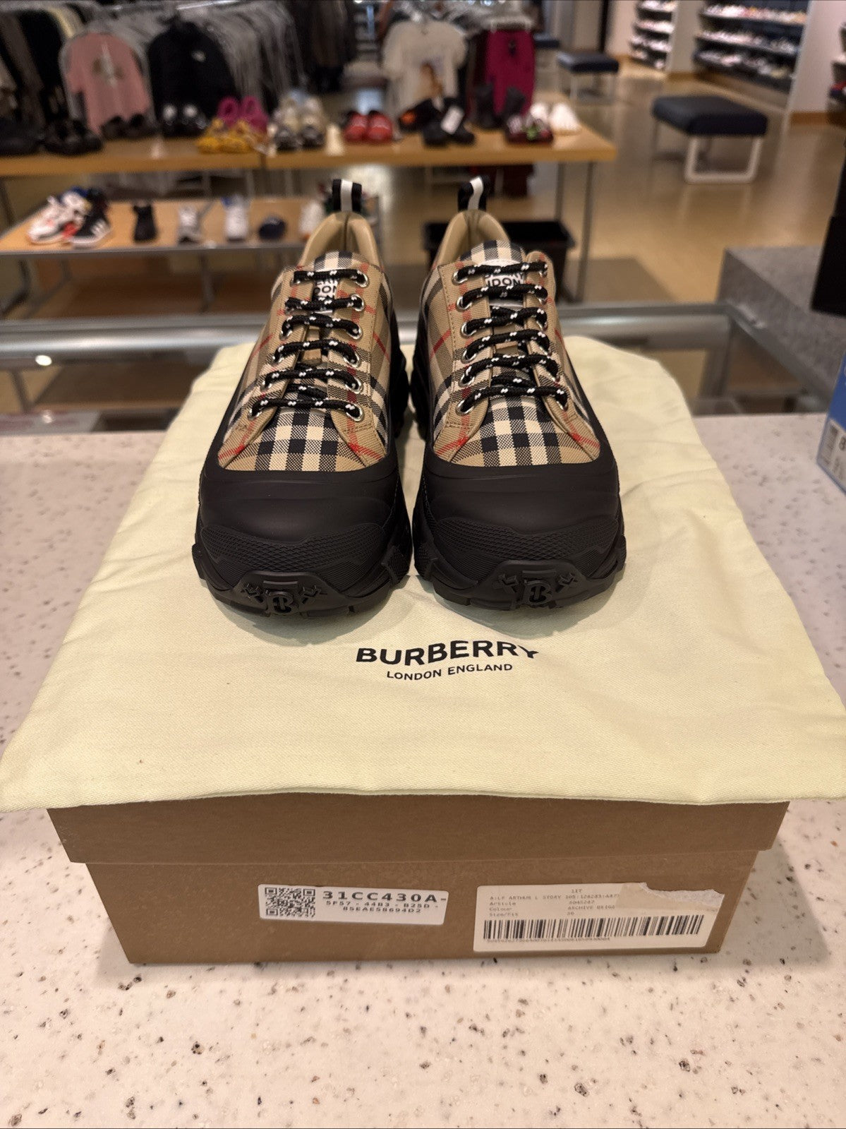 burberry shoes Woman Size 5.5