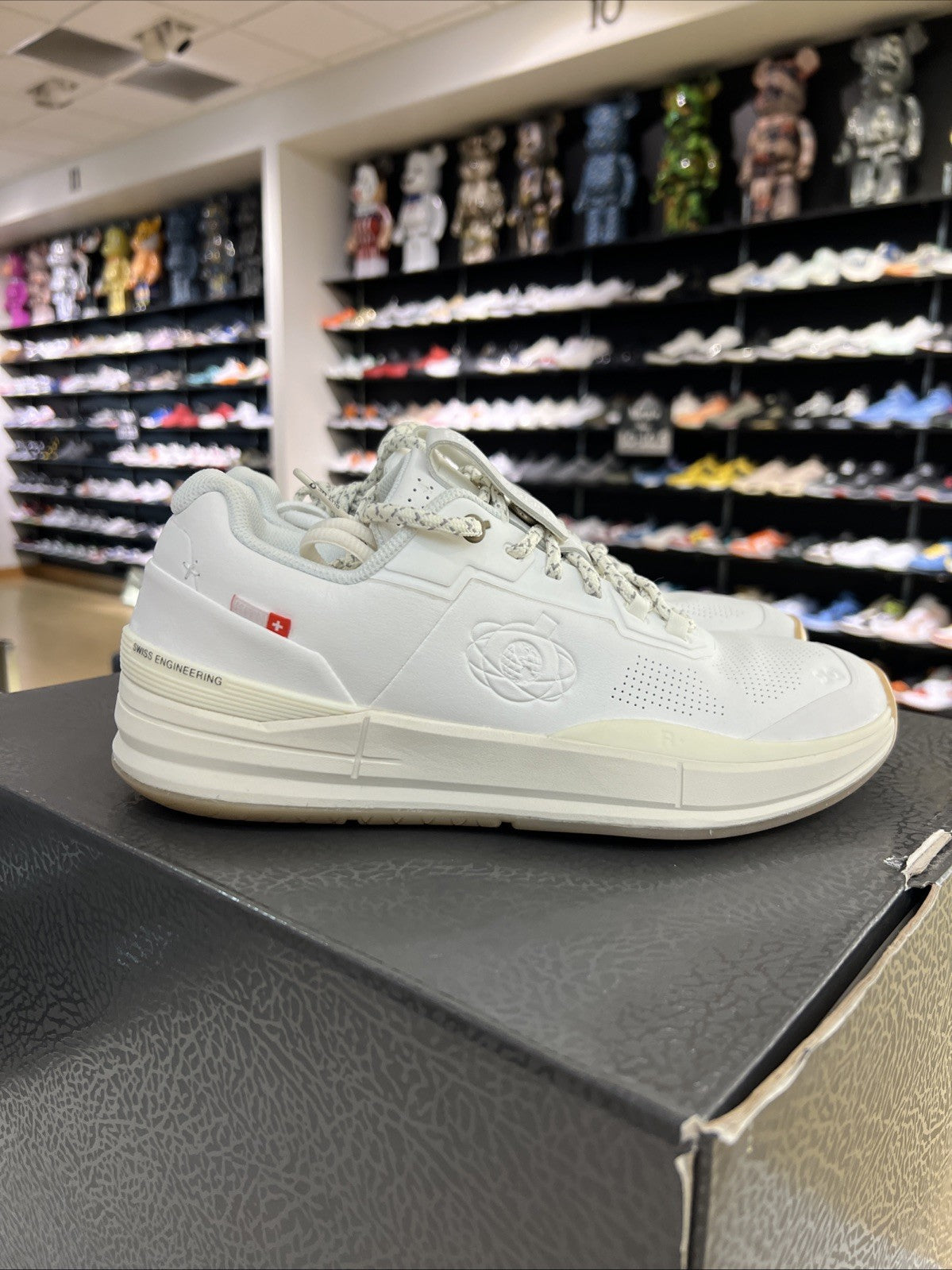 Roger RF2 Kith Sz 9.5 Ronnie Fieg Autograph Only