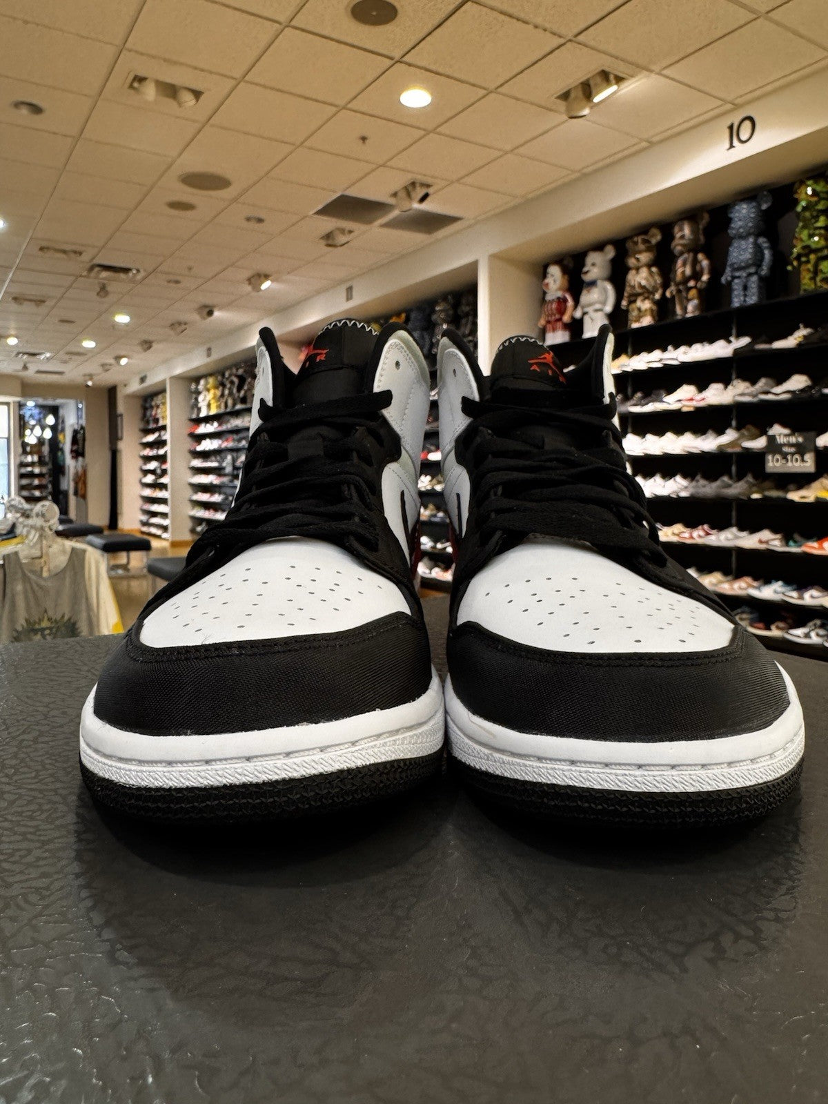 Air Jordan 1 SE Mid Red Black Toe Size 11