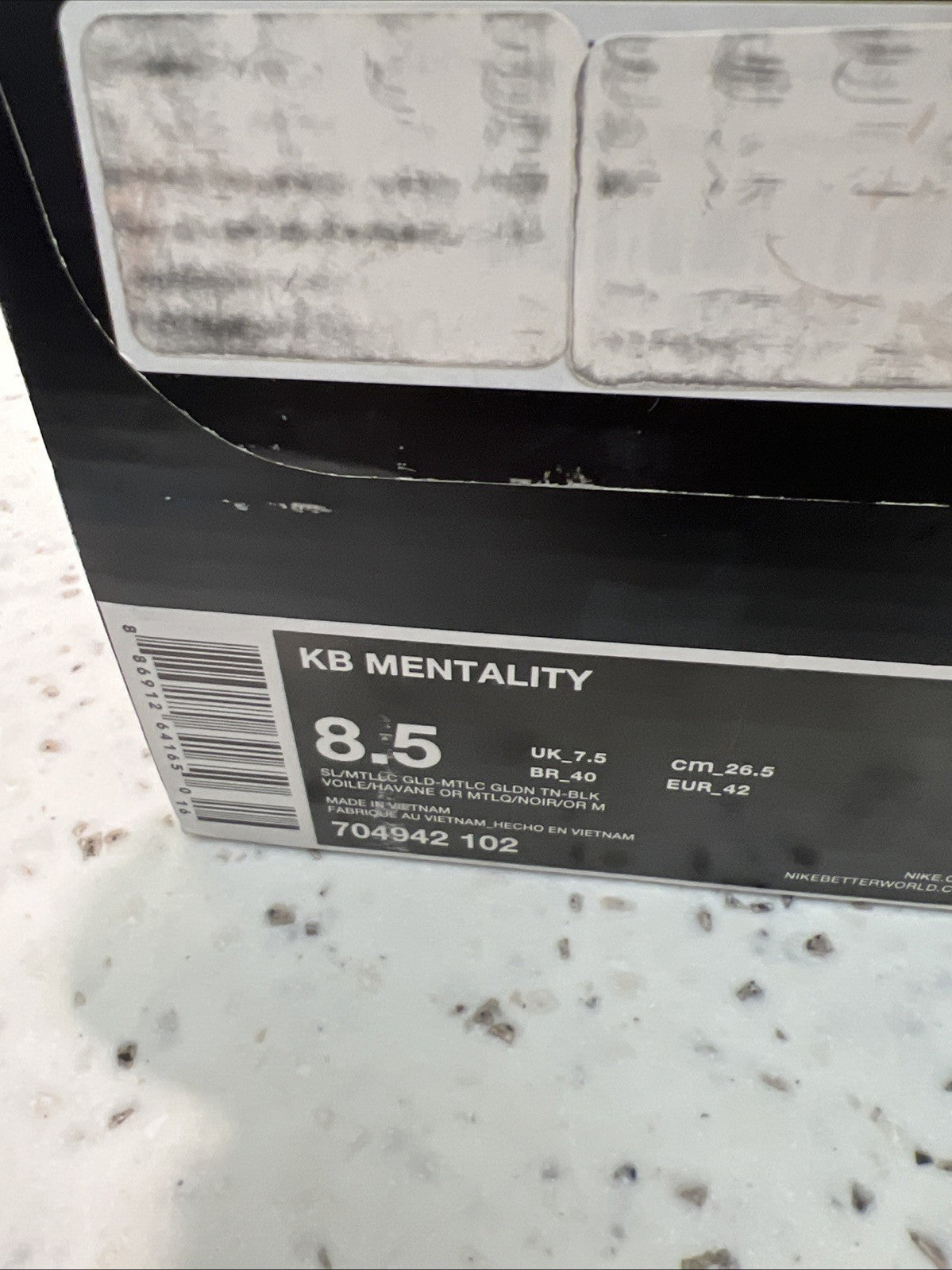 Nike KB Mentality White Metallic Gold Black Sz 8.5 DEFECT YELLOWING