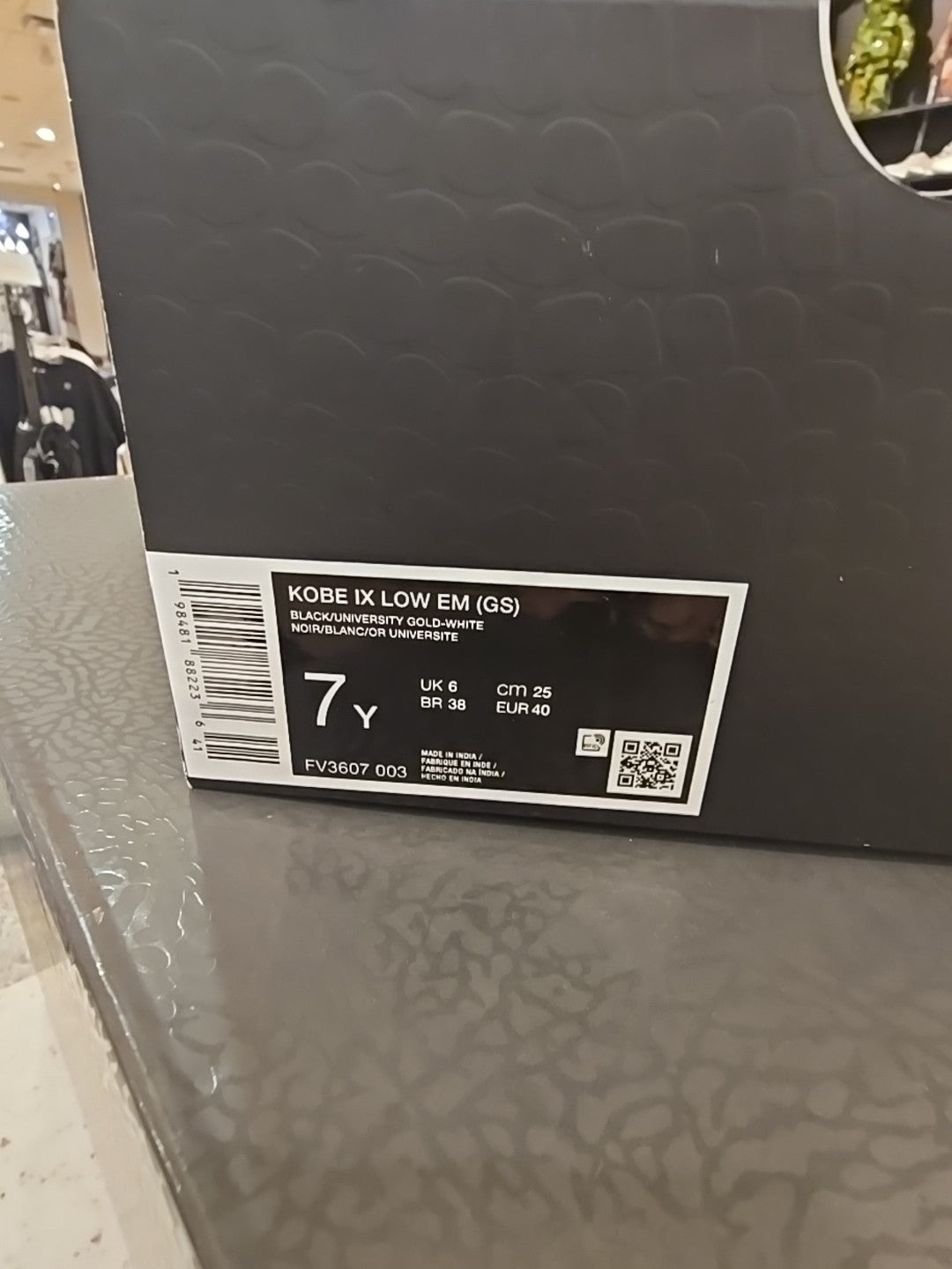 Nike Kobe 9 EM Low TB Black University Gold (GS) Sz 7Y